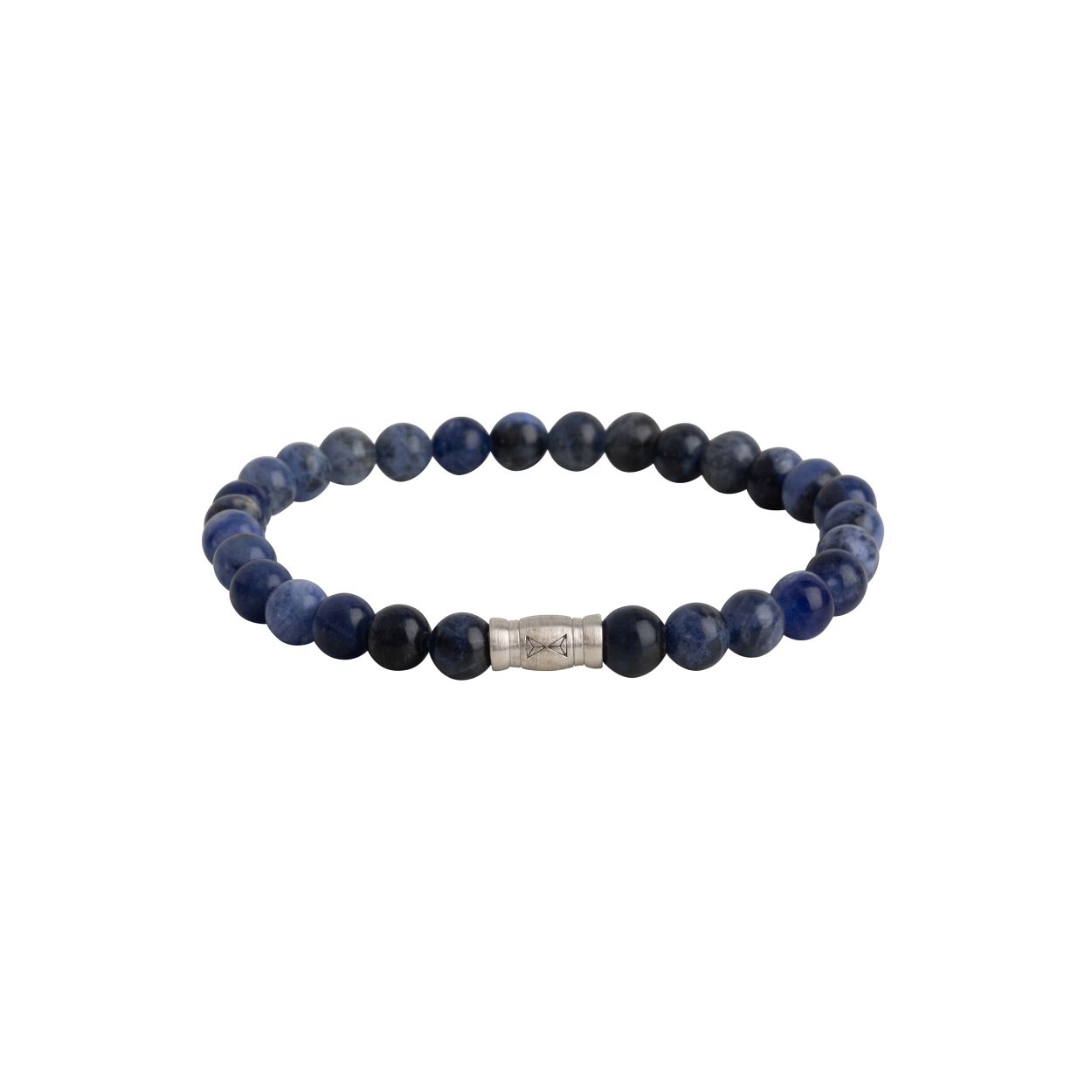 Stijlvol en minimalistisch. Deze armband is gemaakt van hoogwaardige edelstenen die perfect combineren met zowel formele als casual kleding. Gemaakt met 6mm gladde Sodalite kralen en een subtiel zilveren 925 slot. Het sterke elastische koord houdt deze armband bij elkaar en zorgt voor een comfortabele pasvorm. De Sodalite natuursteen kenmerkt zich door zijn helderblauwe kleur met witte aders die door de steen lopen. Combineer deze armband met andere Aze sieraden en geef je look die stijlvolle extra touch.