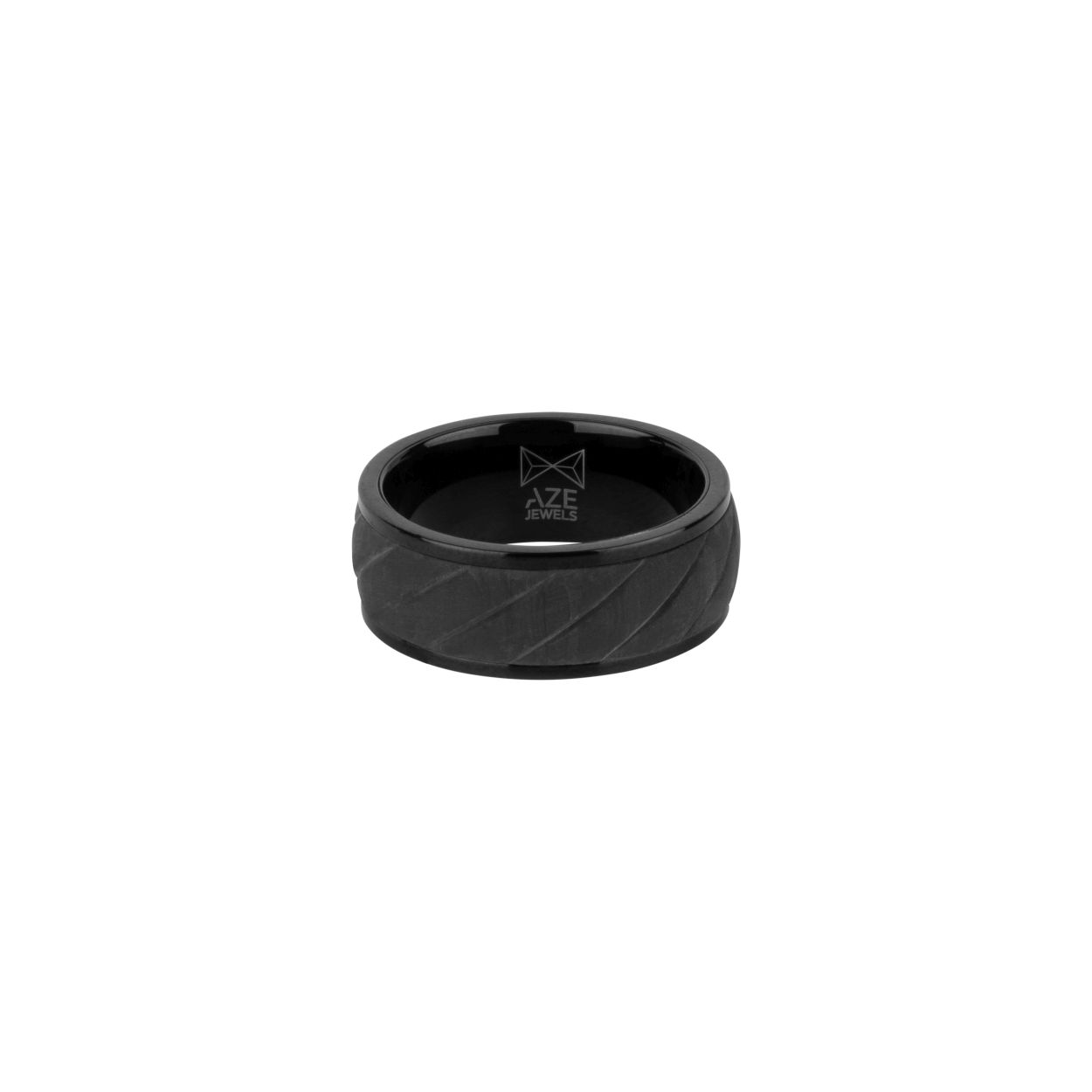 Dit elegante model staat bekend om zijn pure eenvoud en klassieke uitstraling. Deze ronde ring is gemaakt van zwartkleurig 316L staal en carbon. Afgewerkt met het Aze-logo aan de binnenkant van de ring.
