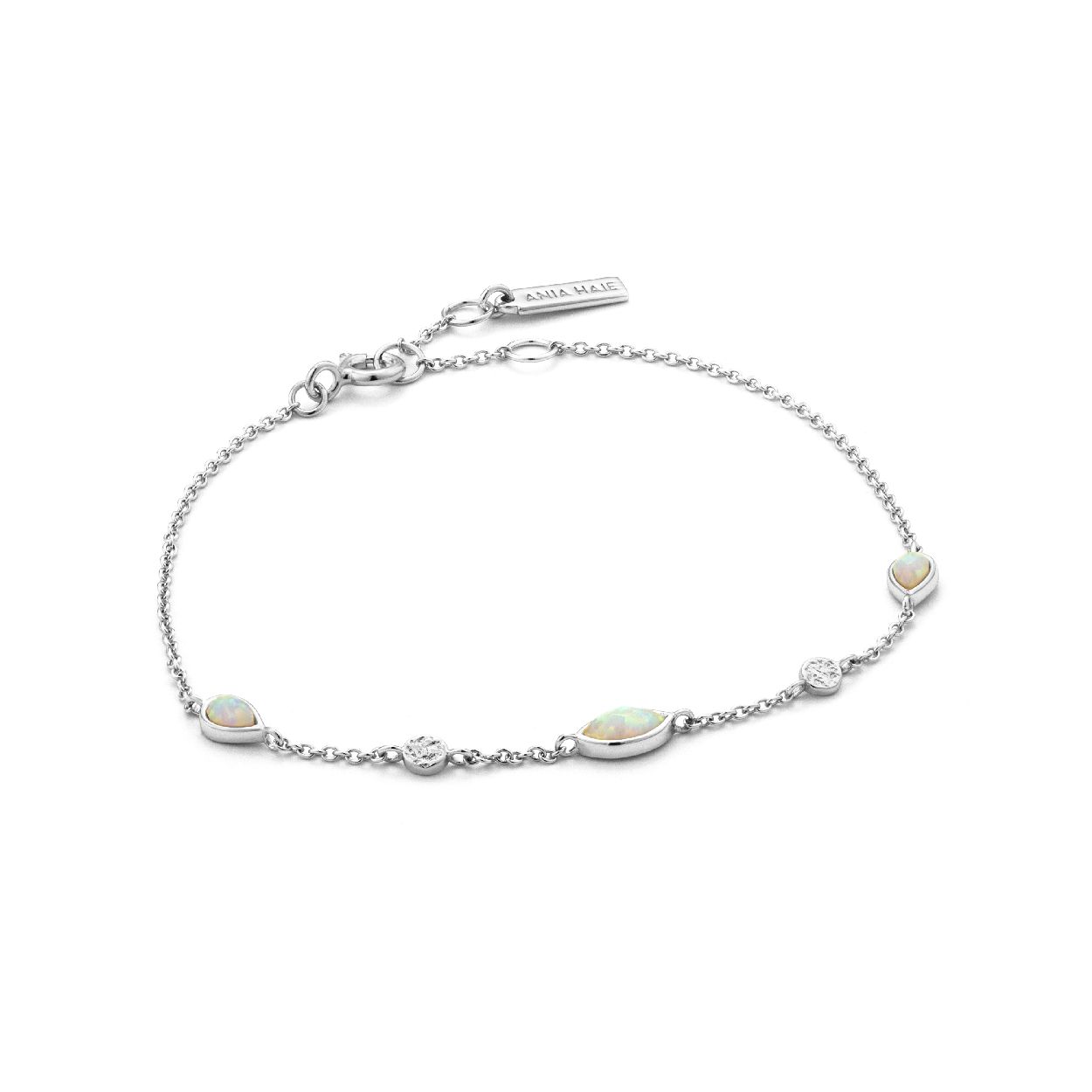OPAL COLOUR BRACELET 
Deze Ania Haie armband uit de serie Mineral Glow is 925 zilver gerhodineerd. De Mineral Glow serie bestaat uit opvallende items die goed te combineren zijn met de andere collecties. 

HET MERK
Ania Haie is een trendy london-based sieradenmerk. De sieraden zijn allemaal 925 zilver gerhodineerd of goldplated. De sieraden zijn perfect om te combineren, maar opvallend genoeg om op zichzelf te dragen. 

SPECIFICATIES
- Opal Colour Bracelet 
- Armband
- 925 zilver gerhodineerd
- Zirkonia
- Veersluiting
- 16,5 - 18,5cm
- AH B014-02H