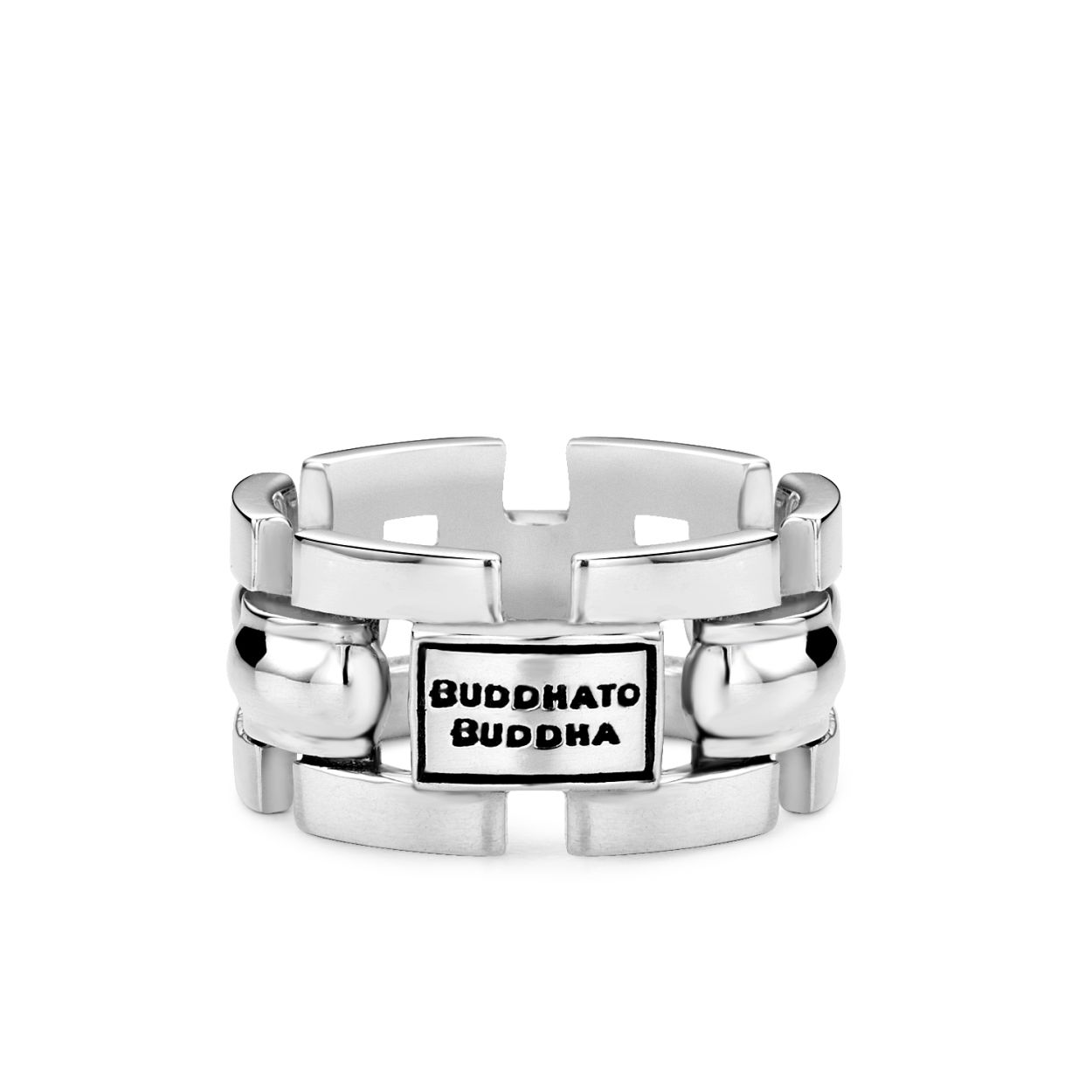 483 17 - BATUL RING ZILVER
De Batul-ring is een mooie ring in zijn eenvoud. De ring is vernoemd naar Batul Loomans, de oprichter van Buddha to Buddha. De ring maakt deel uit van de Batul-familie, die ook uit een opnieuw uitgevonden ontwerp bestaat. De Batul-ring is beschikbaar voor zowel dames als heren. De familie heeft ook een Batul miniring, die kleiner is dan deze Batul-ring. Handgemaakt en tijdloos zoals alle Buddha to Buddha-sieraden. De zilveren ring kan perfect worden gecombineerd met andere sieraden uit onze Heritage-collectie.