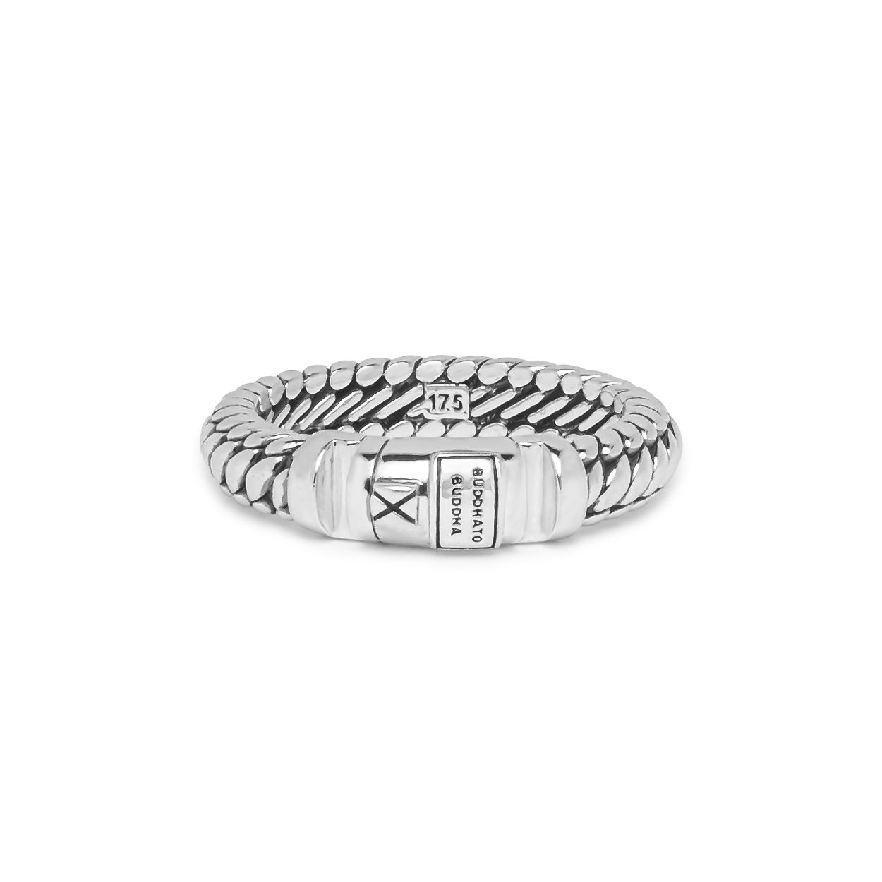 Het bekende Buddha to Buddha-slot én de beroemde Ben-schakel zijn nu verwerkt in één ring. Wat meteen opvalt aan de Ben XS Lock Ring zijn de stoere looks, ondanks dat de ring valt in de categorie smalle ringen. Wat ook meteen opvalt, zijn de stevige schakels die naadloos op elkaar aansluiten. Dit komt doordat ze net zo lang met de hand bewerkt worden tot het eindresultaat oogverblindend is. Dat maakt de Ben XS Lock Ring een ring waar je er eindeloos naar kan blijven kijken. Maar vooral eentje die je héél vaak wilt dragen.