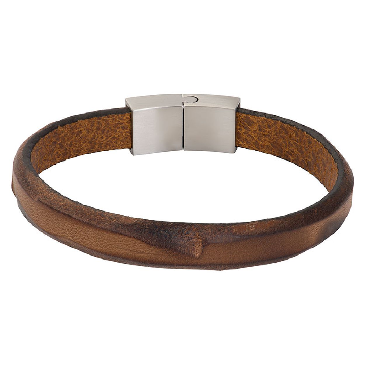 De Brace Jewels armband is een handgemaakte leren armband en is voorzien van een mat zilverkleurige sluiting gemaakt van stainless steel. Deze smalle, donkerbruin kleurige, leren bracelet heeft een glad design.