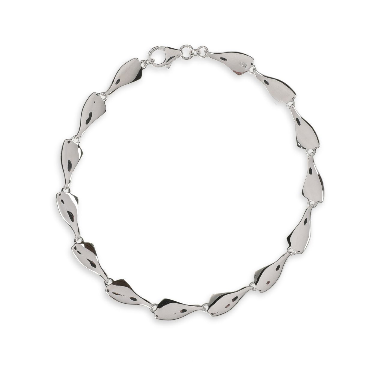 Een armband van het merk Jon Michel. De kleur van het sieraad is zilver.
