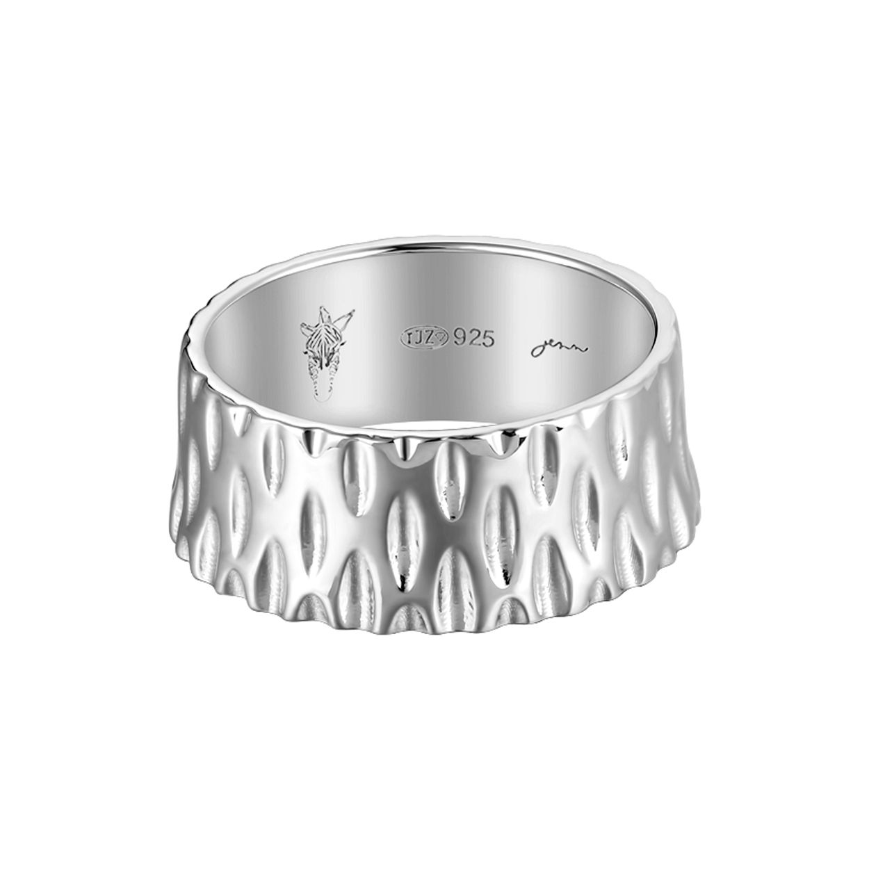 Deze basisring BRZ-1448-8 van Jenn Jewelz is gemaakt van Sterling zilver en is 8mm breed. Hier passen max. 2 opzetringen op. Het motief van deze Jenn ring is Wave (golven). Het motief blijft altijd voor een deel zichtbaar naast en tussen de opzetringen. De opzetringen bewegen los over de ring maar kunnen. na het samen stellen. niet meer van de ring. Het "wiebelen" van de losse ringen geeft een extra speels effect.�
