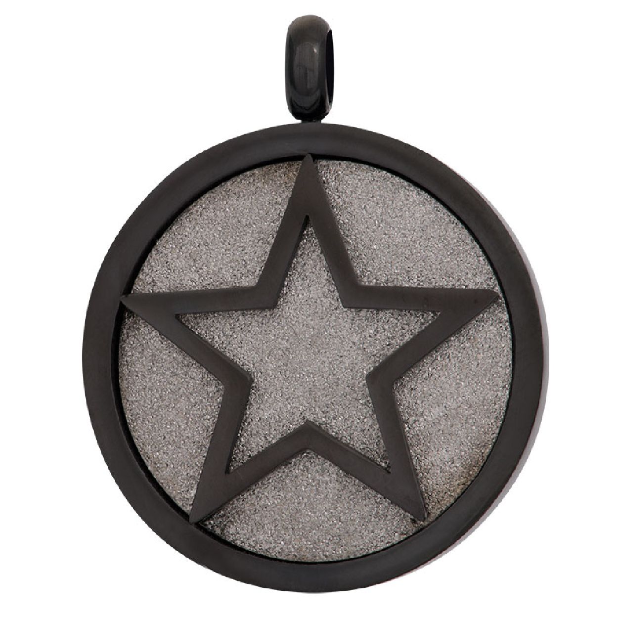 De iXXXi charm Glamour Star is gemaakt van stainless steel en is voorzien van een zwart kleurige plating. De hanger bestaat uit een zwart kleurige cirkel met ster en is verder voorzien van een zilverkleurige glitter achtergrond. De charm heeft een diameter van 25 millimeter en kan worden gecombineerd met een iXXXi ketting uit onze collectie. Mix en match en speel bijvoorbeeld met meerdere zwart kleurige charms aan jouw iXXXi ketting. De charm Glamour Star is ook te verkrijgen in de kleuren goud, rosé goud en zilver.