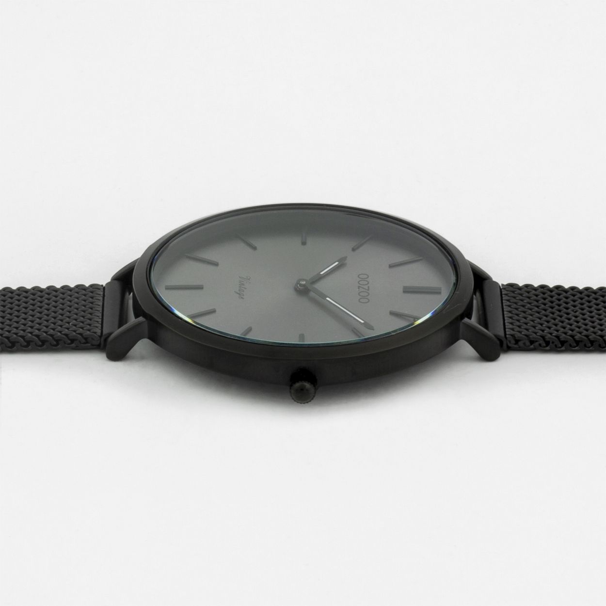 Dit is een horloge uit de collectie OOZOO Vintage  van het merk Oozoo. De kastmaat is 40.