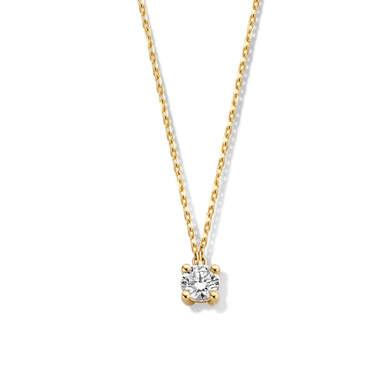 Collier Olivia in onderdeel van onze schitterende solitair serie. Deze collectie bevat solitair sieraden die stralen in hun elegantie en eenvoud. Kies zelf de gewenste steengrootte van jouw diamant. De stijlvolle Olivia hanger is in verschillende maten beschikbaar.

Bij het Olivia collier hangt de fonkelende diamant in gouden zetting aan een mooi en tegelijk sterke ketting met ankerschakel. 

Collier Olivia is onderdeel van een set, in onze collectie zijn bijpassende oorbellen en een ring te vinden. 