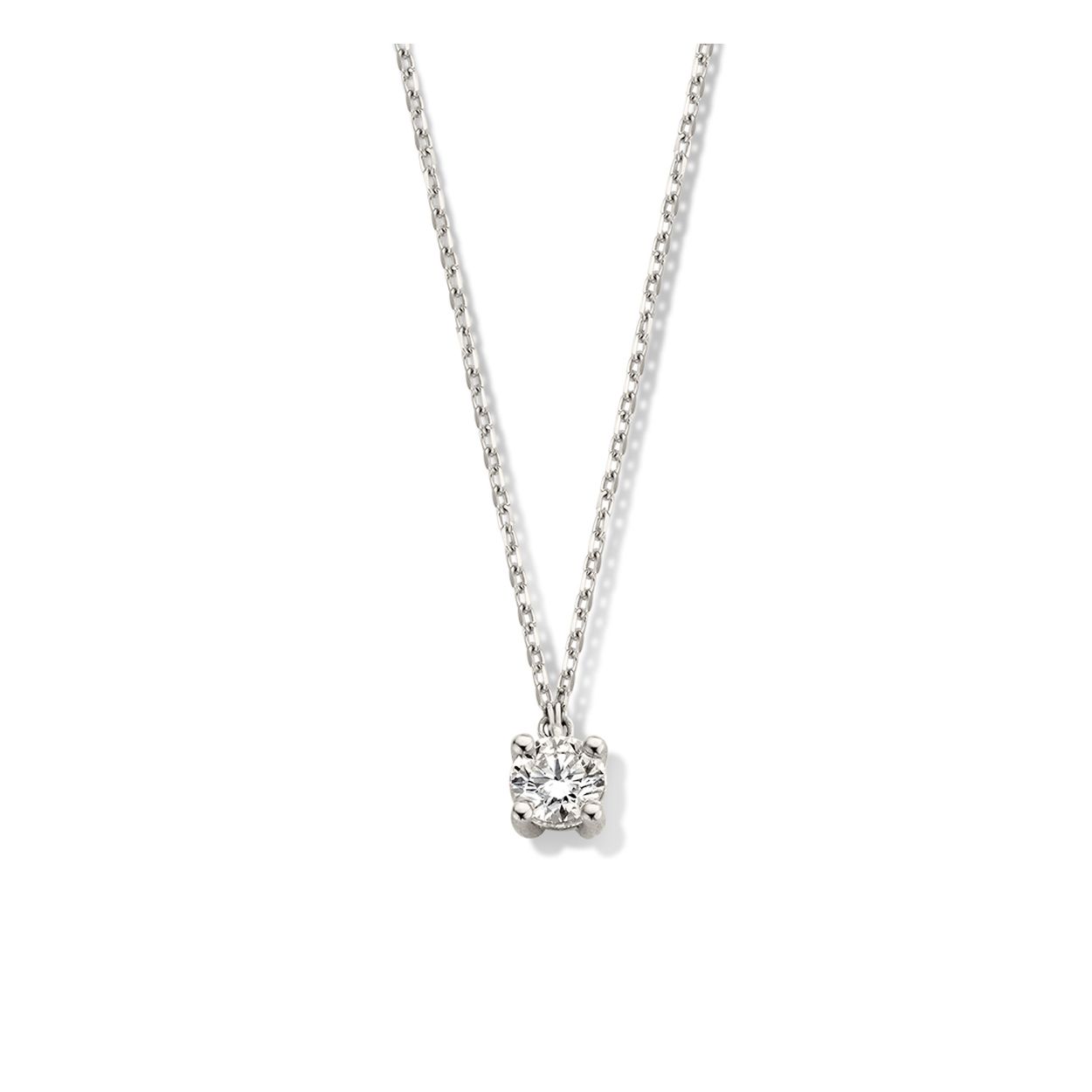 18 Karaat wit gouden Aurore anker collier met 0.30 crt Lab-Grown Diamonds. Model Olivia. Collier Olivia in onderdeel van onze schitterende solitair serie. Deze collectie bevat solitair sieraden die stralen in hun elegantie en eenvoud. Kies zelf de gewenste steengrootte van jouw diamant. De stijlvolle Olivia hanger is in verschillende maten beschikbaar. Bij het Olivia collier hangt de fonkelende diamant in gouden zetting aan een mooi en tegelijk sterke ketting met ankerschakel. Collier Olivia is onderdeel van een set, in onze collectie zijn bijpassende oorbellen en een ring te vinden.