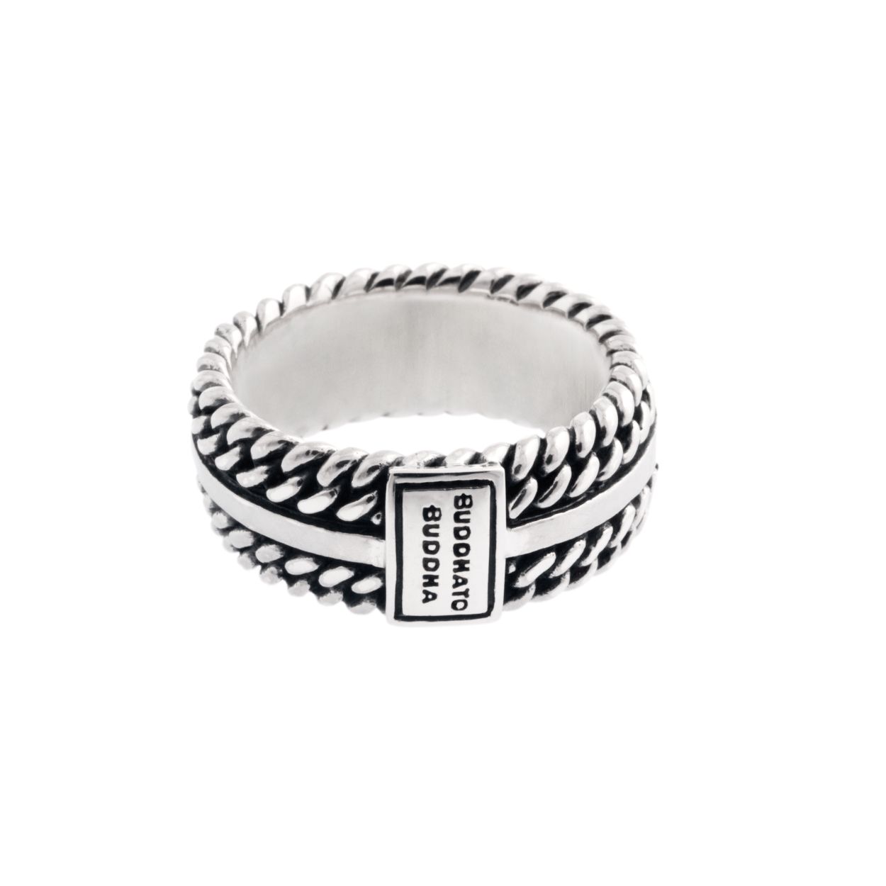 De Chain Texture Ring is een uniek en stoer exemplaar binnen de populaire Chain familie. Kijk naar de prachtige detaillering! Dit zilveren sieraad bevat tweemaal de Chain structuur in de ring. Handgemaakt en tijdloos zoals alle Buddha to Buddha sieraden. De zilveren ring laat zich perfect combineren met andere Buddha to Buddha sieraden , bijvoorbeeld uit de Heritage of Refined collectie.