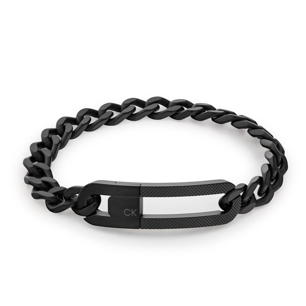 Calvin Klein Heren Armband Staal 
Deze stalen heren armband van Calvin Klein met nr CJ35000133 heeft een stoere uitstraling. De zwarte schakelarmband heeft een platte gourmet schakel met in het midden een ovale opengewerkte magneetsluiting. Op de sluiting staat het logo gegraveerd. De lengte is 21cm. Leuk te combineren met andere sieraden van Calvin Klein.
