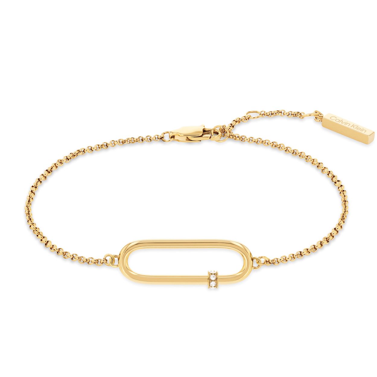 Calvin Klein CJ35000184 Dames Armband Staal Fantasie
Deze stalen dames armband van Calvin Klein met nr CJ3500018 heeft een opvallende uitstraling. De goudkleurige fijne armband heeft bovenop een open ovaal tussenstuk met een kristal. De ankerschakel armband is op meerdere lengtes te dragen met een totale lengte van 17,5cm en heeft een karabijnsluiting.  Leuk te combineren met andere sieraden van Calvin Klein.

OVER CALVIN KLEIN
Calvin Klein is een wereldwijd lifestylemerk dat gewaagde, vooruitstrevende idealen en een verleidelijke, vaak minimalistische, esthetiek nastreeft. Calvin Klein werd groot in de jaren 70 door haar mode- en merkjeans collecties. In de jaren 80 lanceerde Calvin Klein haar spraakmakende ondergoed dat uitdrukkelijk van logo �s voorzien was. Vanwege het grote succes is het merk ook succesvol uitgerold in Accessoires, Parfums, Home, Brillen, Golf, Horloges en Sieraden.
Sinds de oprichting in 1968 door Calvin Klein, heeft het merk haar reputatie opgebouwd als leider in de Amerikaanse mode, dankzij een cleane esthetiek en innovatieve ontwerpen. Calvin Klein wil haar publiek verleiden en inspireren door middel van provocerende beelden en opvallende ontwerpen die prikkelen. 

SPECIFICATIES:
- Stalen dames armband
- Verstelbare lengte
- Goudkleurig
- Gepolijst
- Kristal


