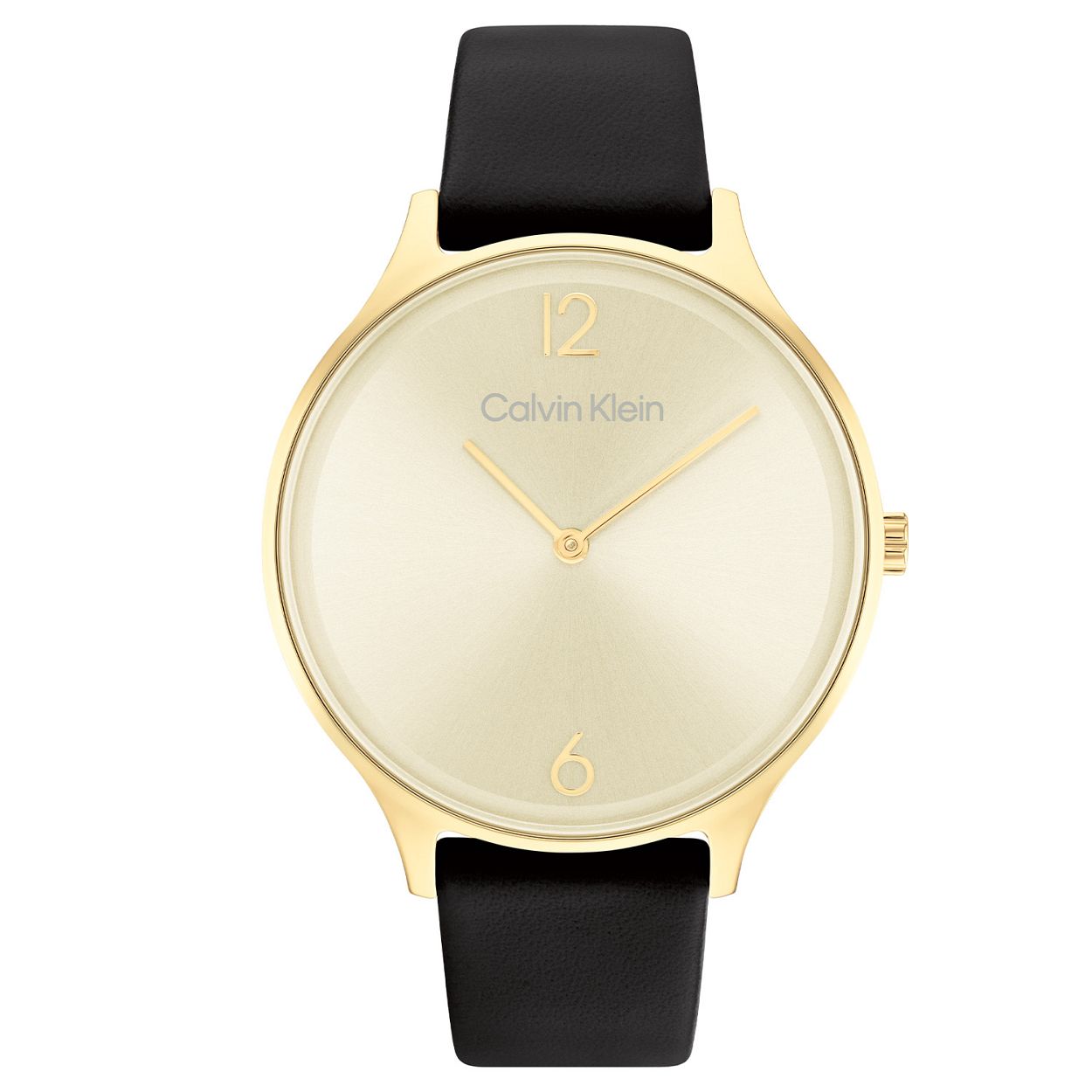 Calvin Klein CK25200008 Dames Staal Horloge 38mm 
Dit Calvin Klein dameshorloge met nr CK25200008 heeft een strak en minimalistisch ontwerp. De stijlvolle ronde gladde stalen kast heeft een goudkleurige wijzerplaat met alleen de 12 en 6 aanduiding, de merknaam, en hele fijne wijzers. Aan de goudkleurige kast zit een zwarte leren band, dat geeft een chique uiterlijk. Het strakke horloge heeft een mineraalglas, een doorsnee van 38mm en is 3 ATM.

OVER CALVIN KLEIN
Calvin Klein is een wereldwijd lifestylemerk dat gewaagde, vooruitstrevende idealen en een verleidelijke, vaak minimalistische, esthetiek nastreeft. Calvin Klein werd groot in de jaren 70 door haar mode- en merkjeans collecties. In de jaren 80 lanceerde Calvin Klein haar spraakmakende ondergoed dat uitdrukkelijk van logo �s voorzien was. Vanwege het grote succes is het merk ook succesvol uitgerold in Accessoires, Parfums, Home, Brillen, Golf, Horloges en Sieraden.
Sinds de oprichting in 1968 door Calvin Klein, heeft het merk haar reputatie opgebouwd als leider in de Amerikaanse mode, dankzij een cleane esthetiek en innovatieve ontwerpen. Calvin Klein wil haar publiek verleiden en inspireren door middel van provocerende beelden en opvallende ontwerpen die prikkelen. 

SPECIFICATIES:
- Mineraalglas
- Goudkleurige stalen kast
- Goudkleurige wijzerplaat 
- Zwarte leren band
- Ronde kastvorm, 38mm
- 3 ATM
