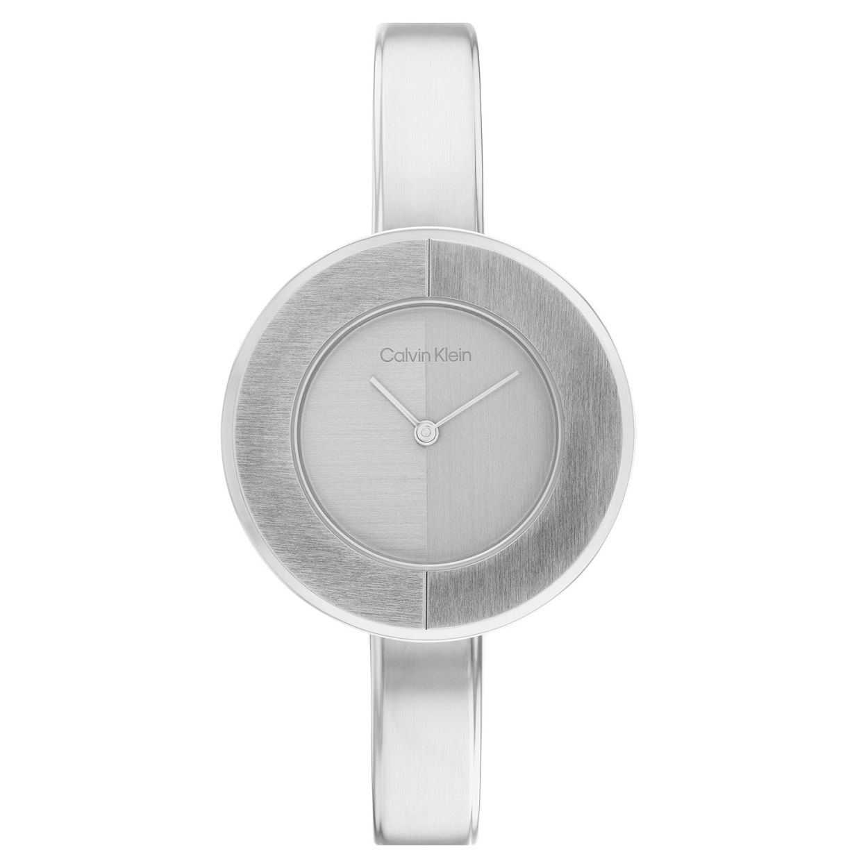 Calvin Klein CK25200022 Dames Staal Horloge 32mm 
Dit Calvin Klein dameshorloge met nr CK25200022 heeft een strak en minimalistisch ontwerp. De stijlvolle ronde gematteerde stalen kast heeft een brede bezel en een zilverkleurige matte wijzerplaat waarop fijne wijzers en het logo zichtbaar zijn. Direct aan de zilverkleurige kast zit een strakke zilverkleurige bangle band. Het stijlvolle horloge heeft een mineraalglas, een doorsnee van 32mm en is 3 ATM.

OVER CALVIN KLEIN
Calvin Klein is een wereldwijd lifestylemerk dat gewaagde, vooruitstrevende idealen en een verleidelijke, vaak minimalistische, esthetiek nastreeft. Calvin Klein werd groot in de jaren 70 door haar mode- en merkjeans collecties. In de jaren 80 lanceerde Calvin Klein haar spraakmakende ondergoed dat uitdrukkelijk van logo �s voorzien was. Vanwege het grote succes is het merk ook succesvol uitgerold in Accessoires, Parfums, Home, Brillen, Golf, Horloges en Sieraden.
Sinds de oprichting in 1968 door Calvin Klein, heeft het merk haar reputatie opgebouwd als leider in de Amerikaanse mode, dankzij een cleane esthetiek en innovatieve ontwerpen. Calvin Klein wil haar publiek verleiden en inspireren door middel van provocerende beelden en opvallende ontwerpen die prikkelen. 

SPECIFICATIES:
- Mineraalglas
- Zilverkleurige stalen kast
- Zilverkleurige wijzerplaat 
- Zilverkleurige bangle band
- Ronde kastvorm, 32mm
- 3 ATM
