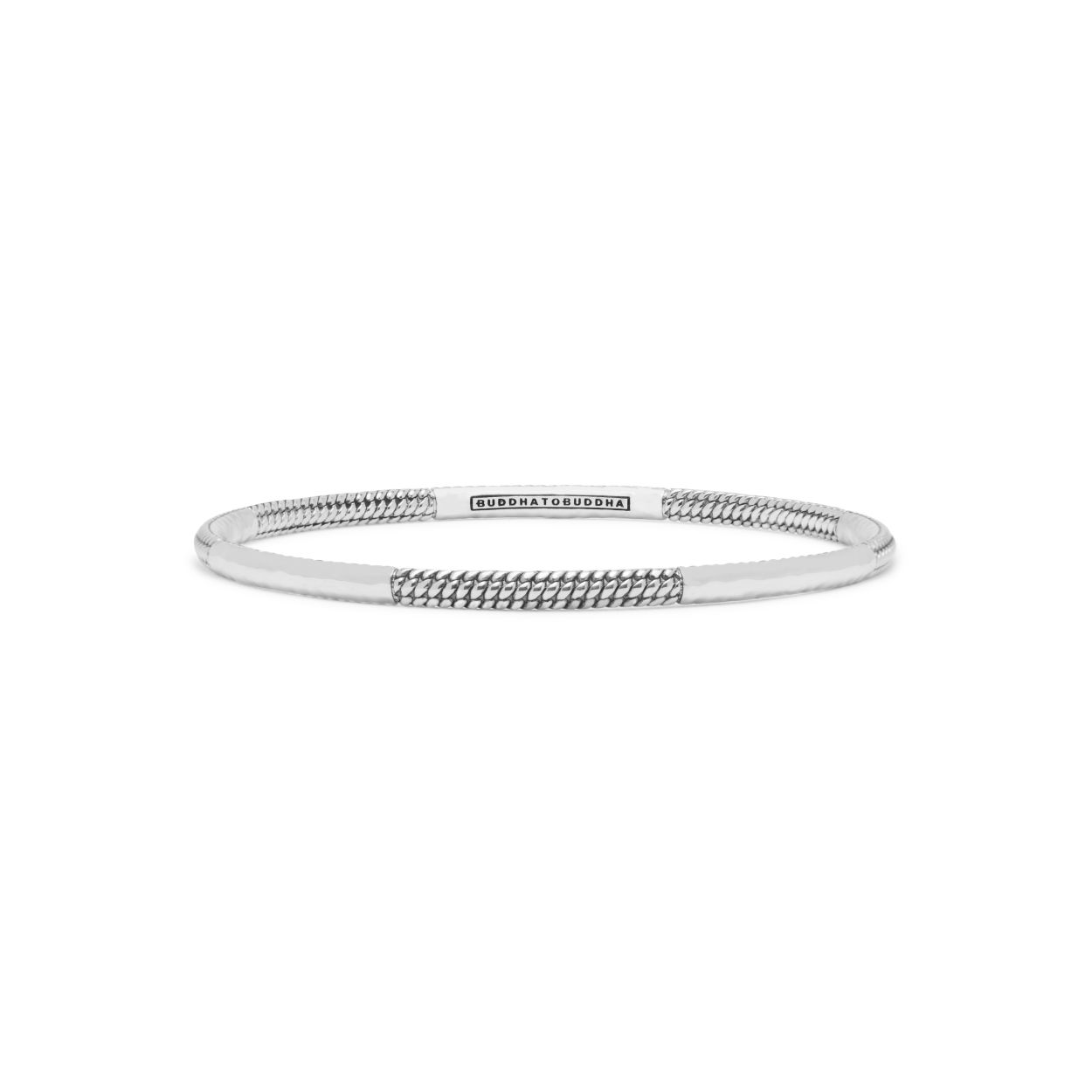 De Dunia armband is een verfijnde bangle uit onze Refined collectie. Het design is gebaseerd op onze iconische Ben schakel, afgewisseld met glanzend gehamerde structuur. De armband is vervaardigd uit 925 sterling zilver en laat zich perfect combineren met andere bangles uit de Dunia range.