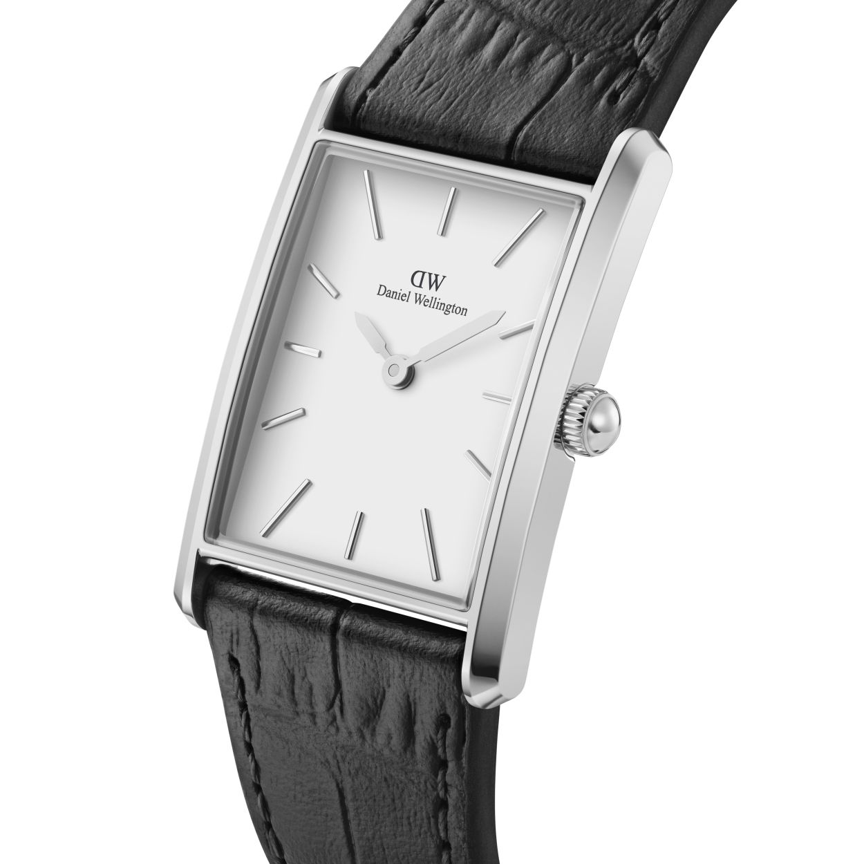Met strakke geometrische randen en twee maten om uit te kiezen, brengt onze Bound-collectie perfecte symmetrie aan je pols. De gebogen rechthoekige kast van dit zilveren horloge komt precies overeen met de breedte van de zwarte leren band met krokodillenpatroon, waardoor je een naadloos geïntegreerde wijzerplaat krijgt.