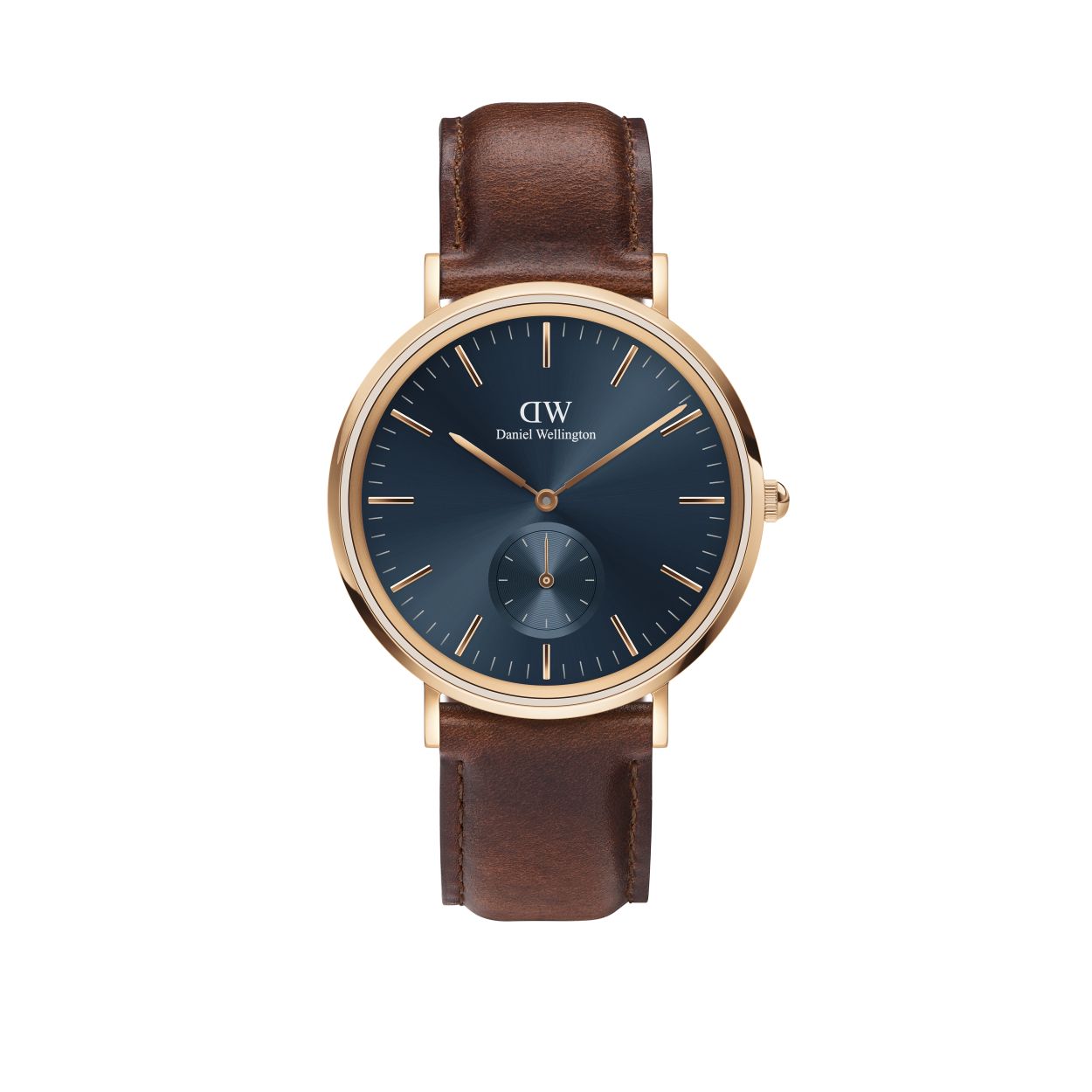 Deze blauwe Daniel Wellington horloge heeft meerdere wijzerplaten en een rosé gouden afwerking. Het horloge is klassiek en tijdloos, perfect voor elke gelegenheid. Draag het horloge met een formele outfit voor een elegante look of combineer het met een casual outfit voor een meer relaxte uitstraling. De blauwe kleur voegt een vleugje stijl toe aan je look. Iconisch Scandinavisch design voor een betaalbare prijs.