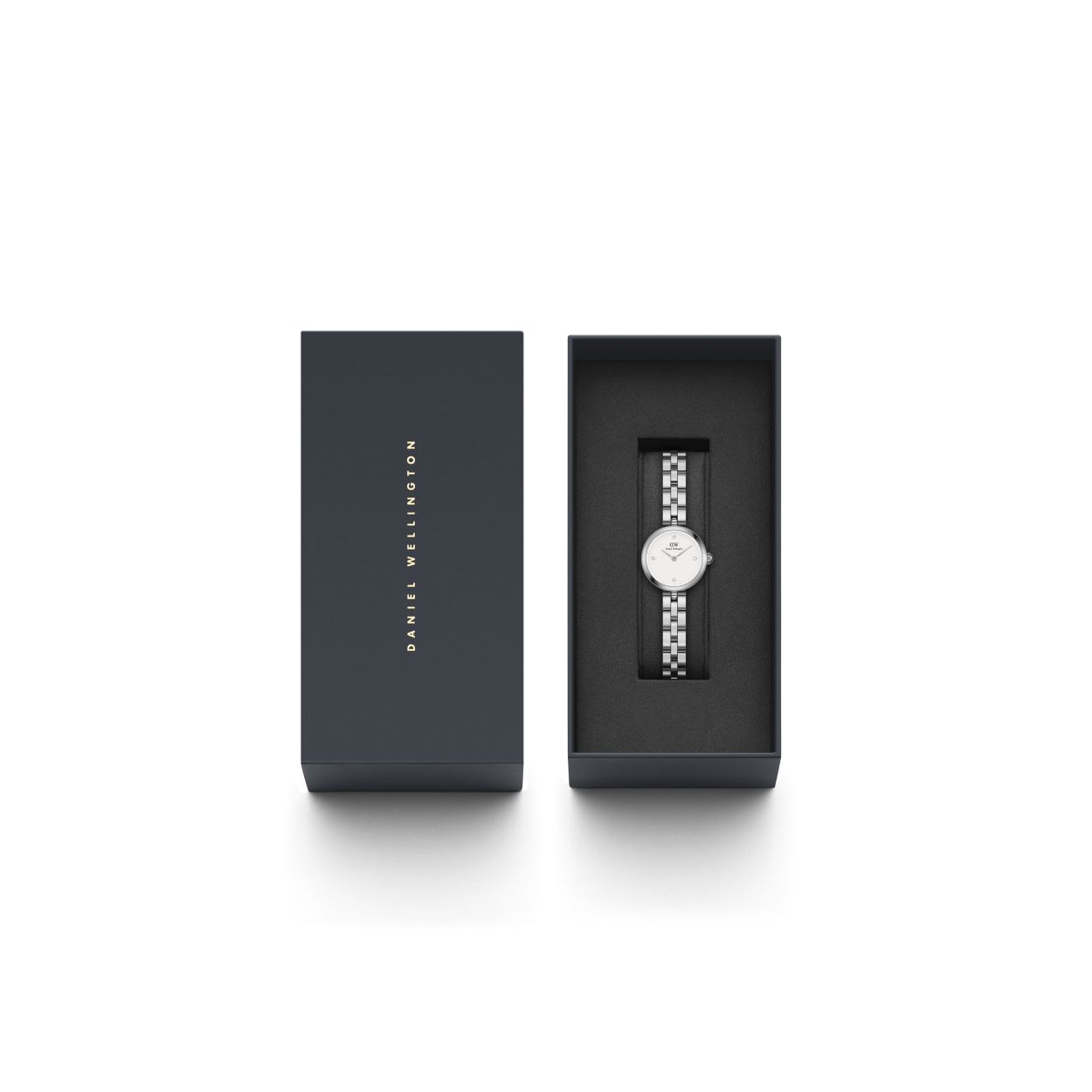 Elan Lumine, de eerste cross-over tussen onze sieraden- en horlogecollecties, deelt dezelfde delicate silhouet- en logo-ontwerpdetails als de gelijknamige stukken. Voorzien van een zilveren band met 3 schakels en kristallen op de witte wijzerplaat.