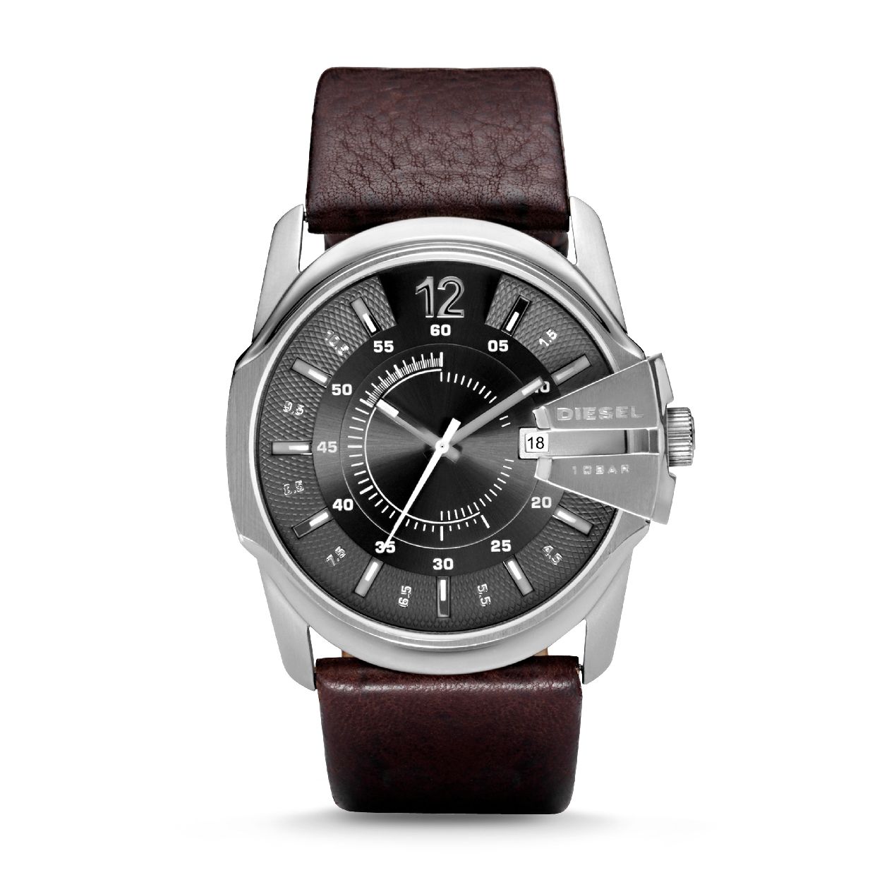 Dit herenhorloge is van het merk Diesel. Het is een  horloge met een band gemaakt van leer. De diameter van de kast is 45 mm.
De verdere specificaties van het horloge zijn als volgt:
Bandbreedte (mm): 24
Kastmateriaal: edelstaal
Techniek: quartz