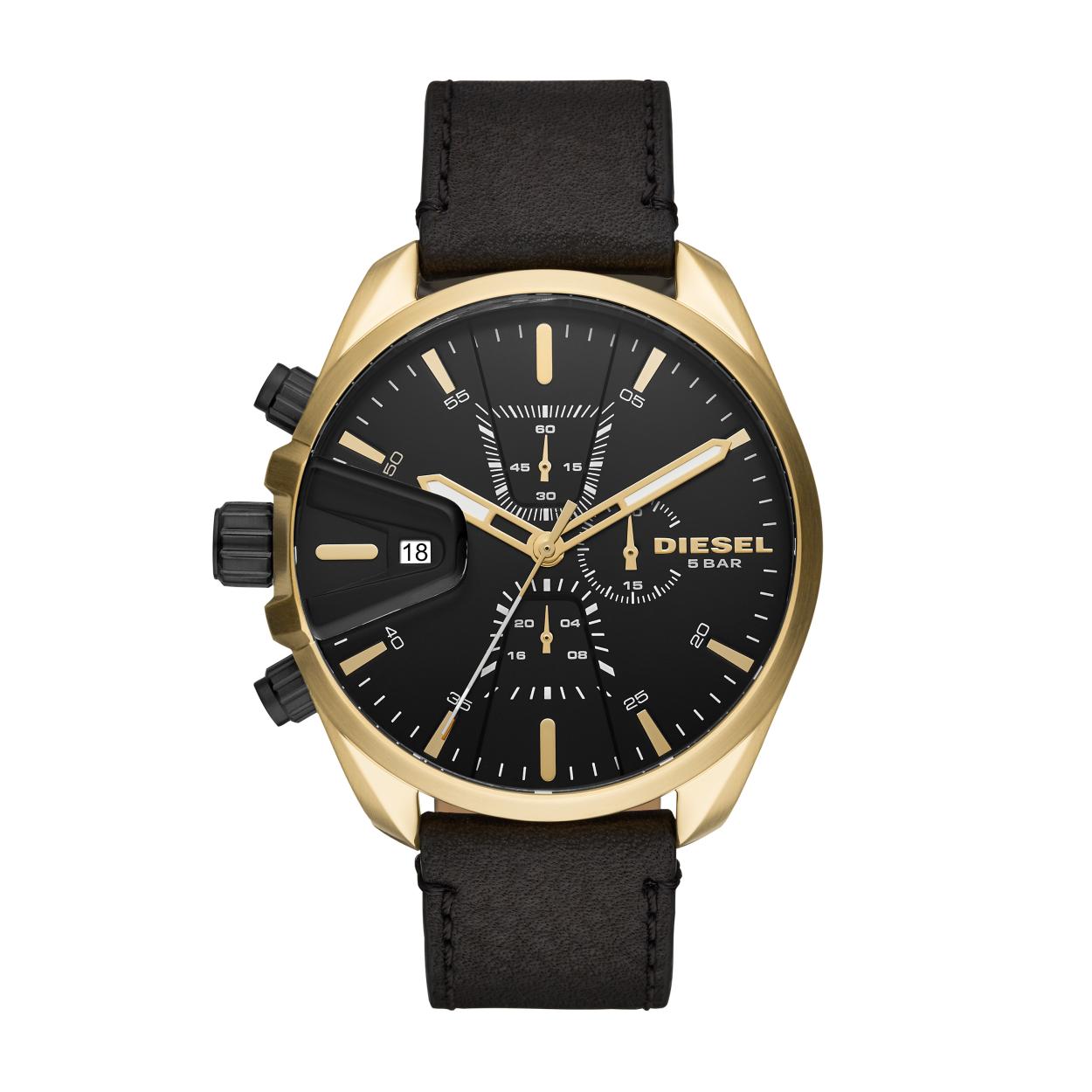 Dit Diesel horloge uit de MS9 SERIES collectie heeft een edelstalen kast en een lederen band.