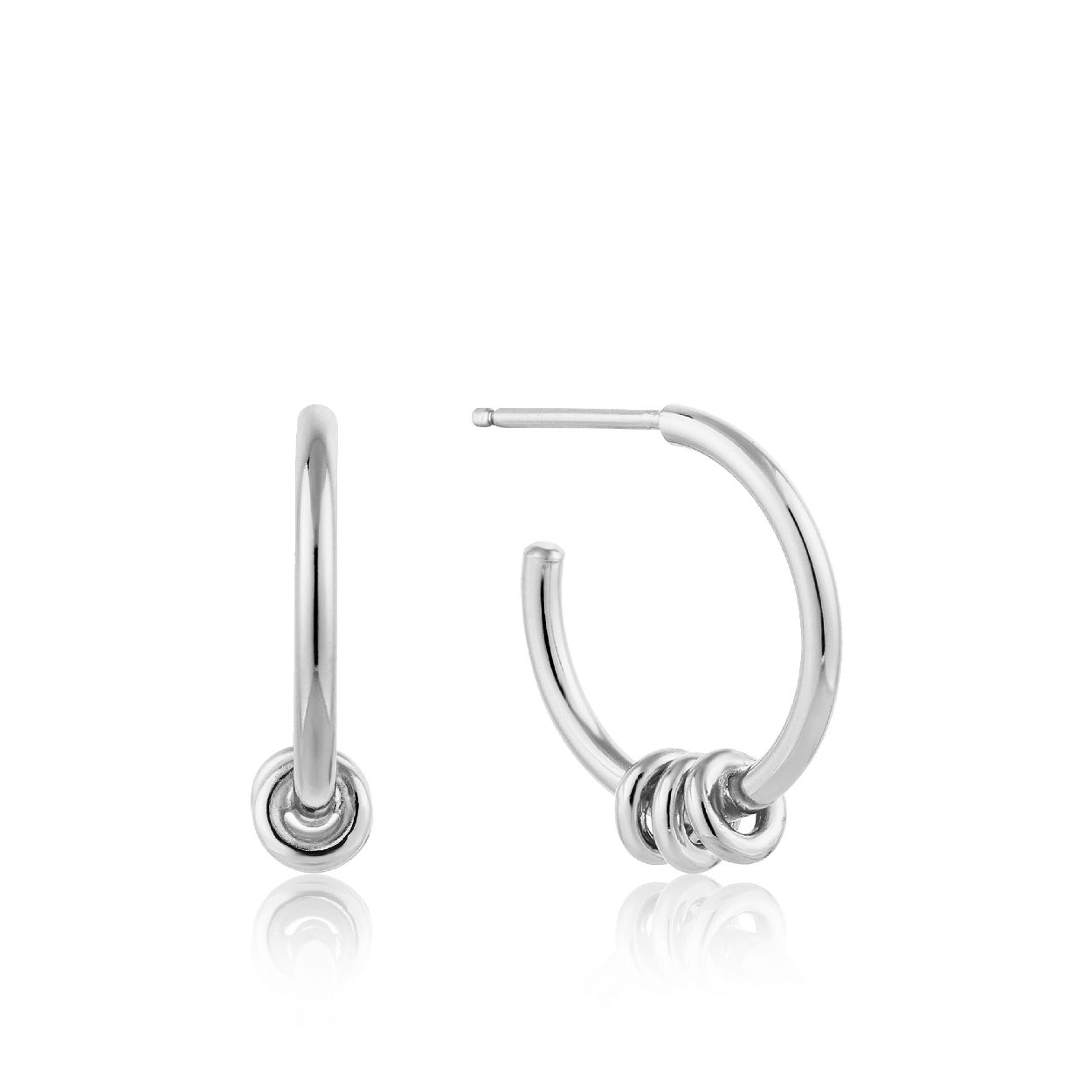 MODERN HOOP EARRINGS 
Deze Ania Haie oorringen uit de serie Modern Minimalism zijn 925 zilver gerhodineerd. De Modern Minimalism serie bestaat uit minimalistische items die perfect zijn om te layeren! 

HET MERK
Ania Haie is een trendy london-based sieradenmerk. De sieraden zijn allemaal 925 zilver gerhodineerd of goldplated. De sieraden zijn perfect om te combineren, maar opvallend genoeg om op zichzelf te dragen. 

SPECIFICATIES
- Modern Hoop Earrings 
- Oorringen
- 925 zilver gerhodineerd
- 1,6cm
- AH E002-05H
