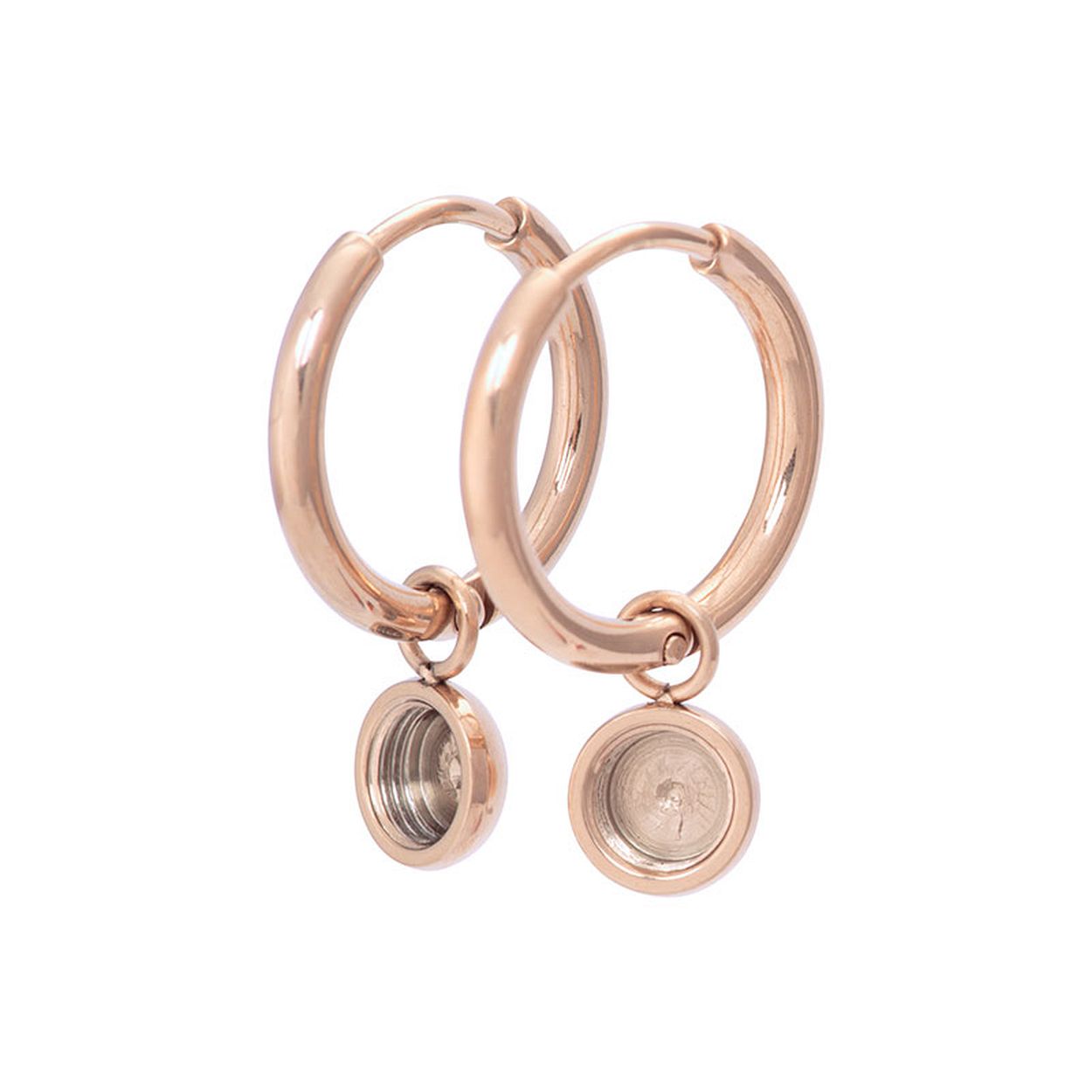 Deze Oorringen van het merk iXXXi zijn uitgevoerd in de kleur rose. iXXXi Hoops 15mm E02201-02. D.m.v. van de diverse top parts creëer je steeds weer een nieuwe look!