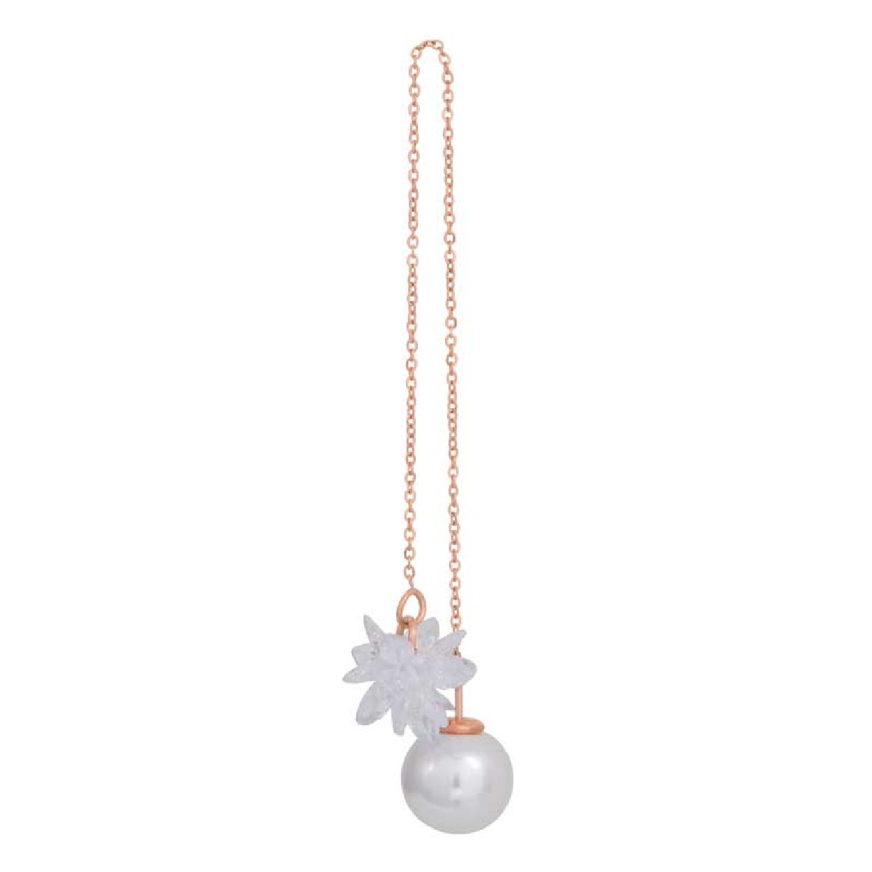 De iXXXi oorbellen Frost zijn gemaakt van stainless steel en zijn voorzien van een rosé goudkleurige plating. De ear studs bestaan uit een ketting met een fijne schakel en aan het uiteinde bevinden zich aan beide oorbellen aan de ene kant een transparante sneeuwvlok en aan de andere kant een witkleurige parel die tevens als sluiting fungeert. De oorbellen Frost kun je door het gaatje van je oor steken en zelf bepalen op welke lengte je ze wilt dragen door middel van de oorbel door het gaatje te trekken. De iXXXi oorbellen Frost zijn een echte toevoeging voor jouw ear party! Met welke iXXXi items combineer jij onze rosé goudkleurige Frost ear studs? De iXXXi oorbellen Frost zijn ook te verkrijgen in de kleuren goud en zilver.