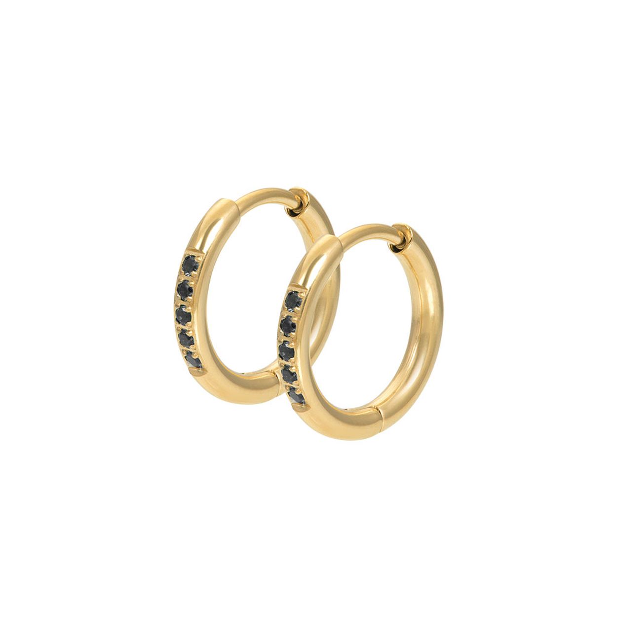 De iXXXi Hoops Black zijn gemaakt van stainless steel en zijn voorzien van een goudkleurige plating. De oorbellen zijn ringetjes van 14mm groot die je gemakkelijk kunt openen en in je oor kunt steken. Aan de voorkant van de ringetjes zitten vijf zwart kleurige zirconias bevestigd. De iXXXi Hoops Black zijn een echte must-have voor jouw earparty! Je kunt namelijk meerdere oorbellen naast elkaar dragen. Heb je meerdere gaatjes in je oren? Draag dan de iXXXi Hoops Black in je eerste gaatje en combineer met ons grote assortiment iXXXi earstuds in de kleur goud.