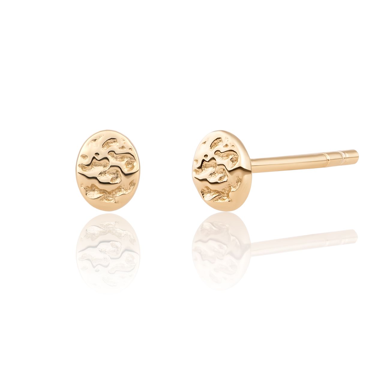 Breid je sieraden collectie uit met deze prachtige goudkleurige Fuse oorknopjes. Draag ze los of combineer ze met een Sparkling oorbellen set om jouw look compleet te maken. 