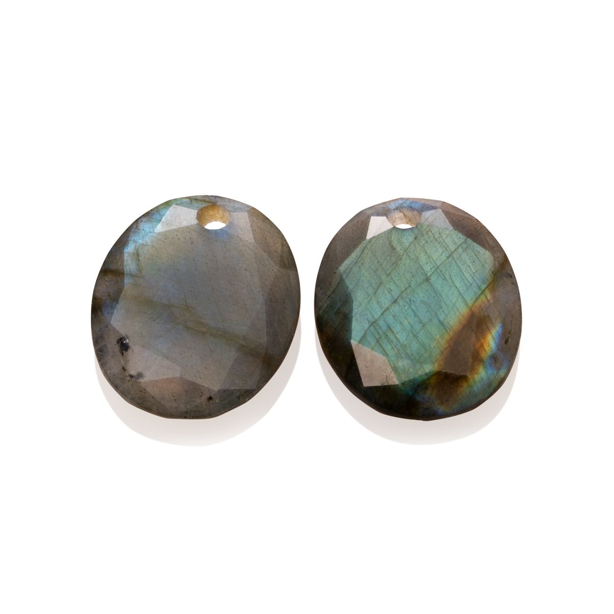 Dit zijn oorknopjes van het merk Sparkling Jewels