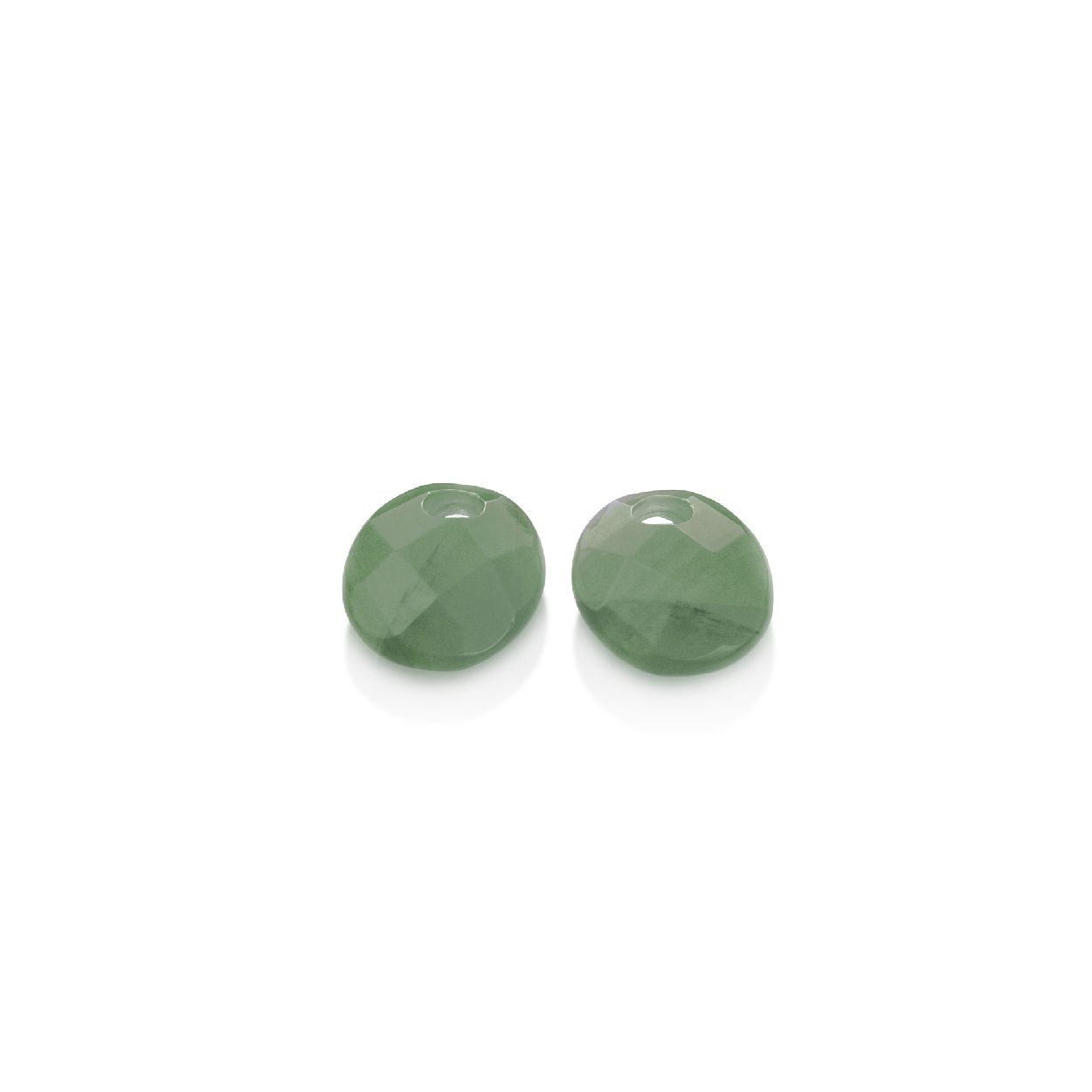 BIJ SPARKLING JEWELS BEN JE AAN HET JUISTE ADRES OM EDELSTENEN VOOR OORBELLEN TE KOPEN. DIT ARTIKEL IS BIJ ONS BEKEND ALS DE TWIST OVAL OORSTENEN EN IS IN VERSCHILLENDE SOORTEN EDELSTEEN VERKRIJGBAAR.
GROENE AVENTURIJN DOET ONS DENKEN AAN HET GROENE BLAD VAN DE BOMEN EN MAG DUS NIET ONTBREKEN IN DE SPRING / SUMMER COLLECTIE. GROEN IS RUSTGEVEND, ONTSPANNEND EN WORDT IN HET DAGELIJKS LEVEN VAAK GEASSOCIEERD MET VEILIGHEID. OFTEWEL, MET DE GROENE AVENTURIJN ZIT JE ALTIJD GOED! DE GREEN AVENTURINE TWIST OVAL OORSTENEN ZIJN SUBTIELE EDELSTENEN HANGERS DIE BIJ ELKE OUTFIT PASSEN. IN DE TWIST COLLECTIE ZIJN DE EDELSTENEN FACET GESLEPEN.
