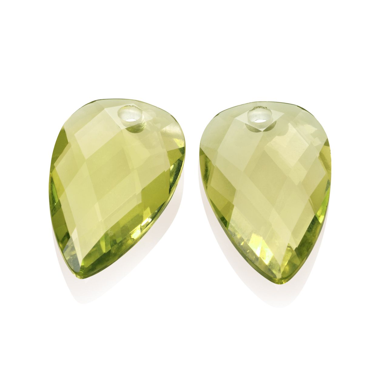 Dit zijn oorknopjes van het merk Sparkling Jewelsin maat 20.