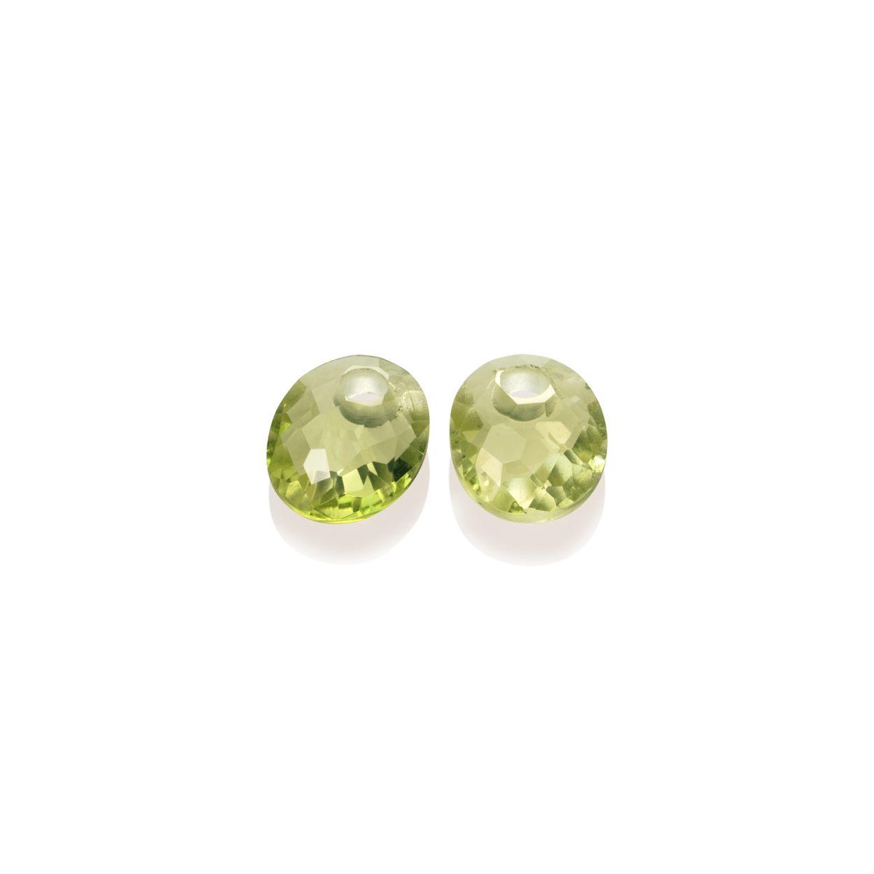 Dit zijn oorknopjes van het merk Sparkling Jewelsin maat 12.