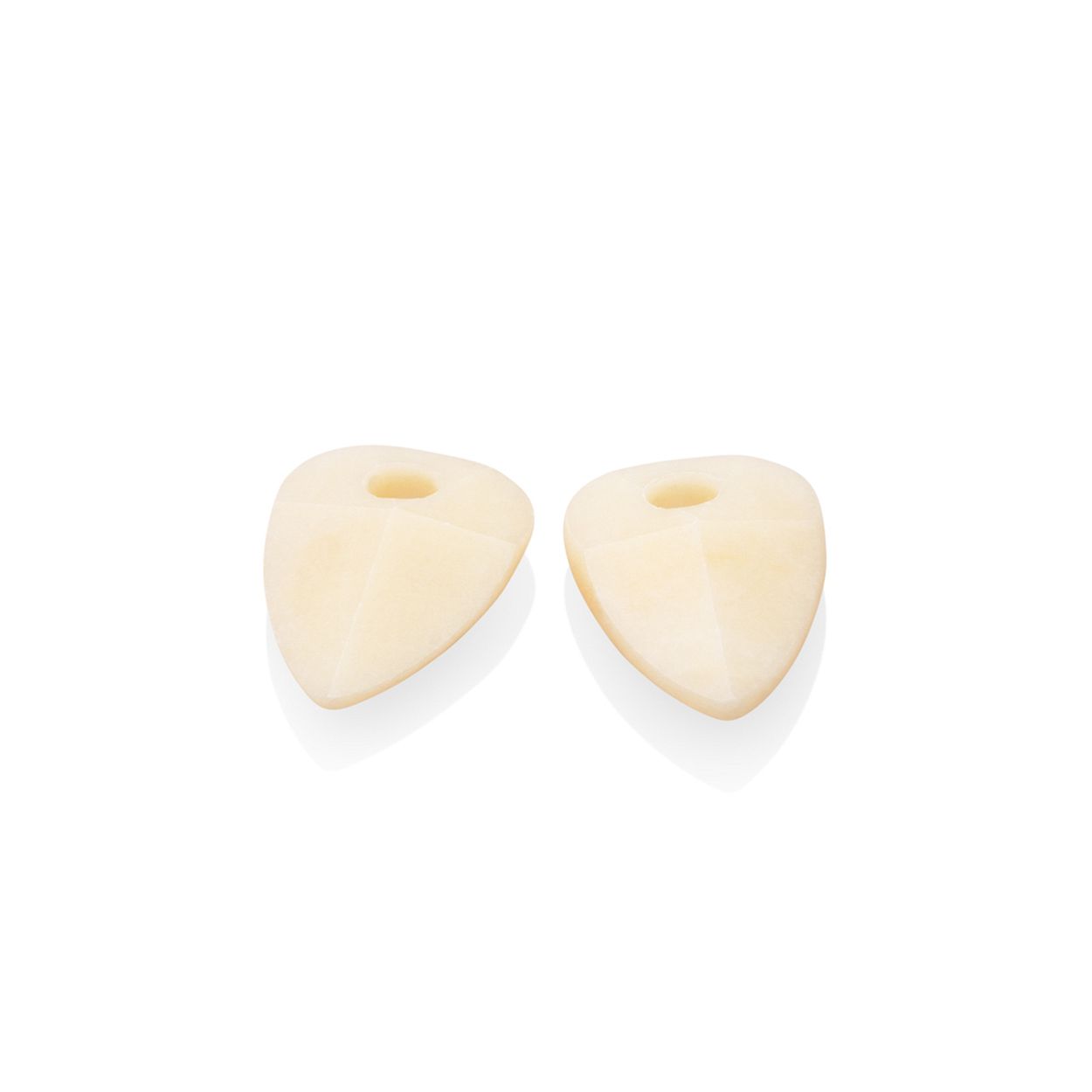 Dit zijn oorknoppen van het merk Sparkling Jewels. De maat is 13*19mm. Dit sieraad bevat een beige agaat (beige agate).
