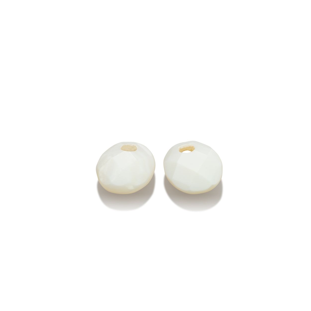 Sparkling Jewels biedt een kleurrijke collectie door het gebruik van de fijnste edelstenen. De gefacetteerde Pearl twist oorstenen zijn perfect om te combineren met verschillende oorbellen.

Gefacetteerde Pearl edelstenen
Lengte 15mm x Breedte 12mm