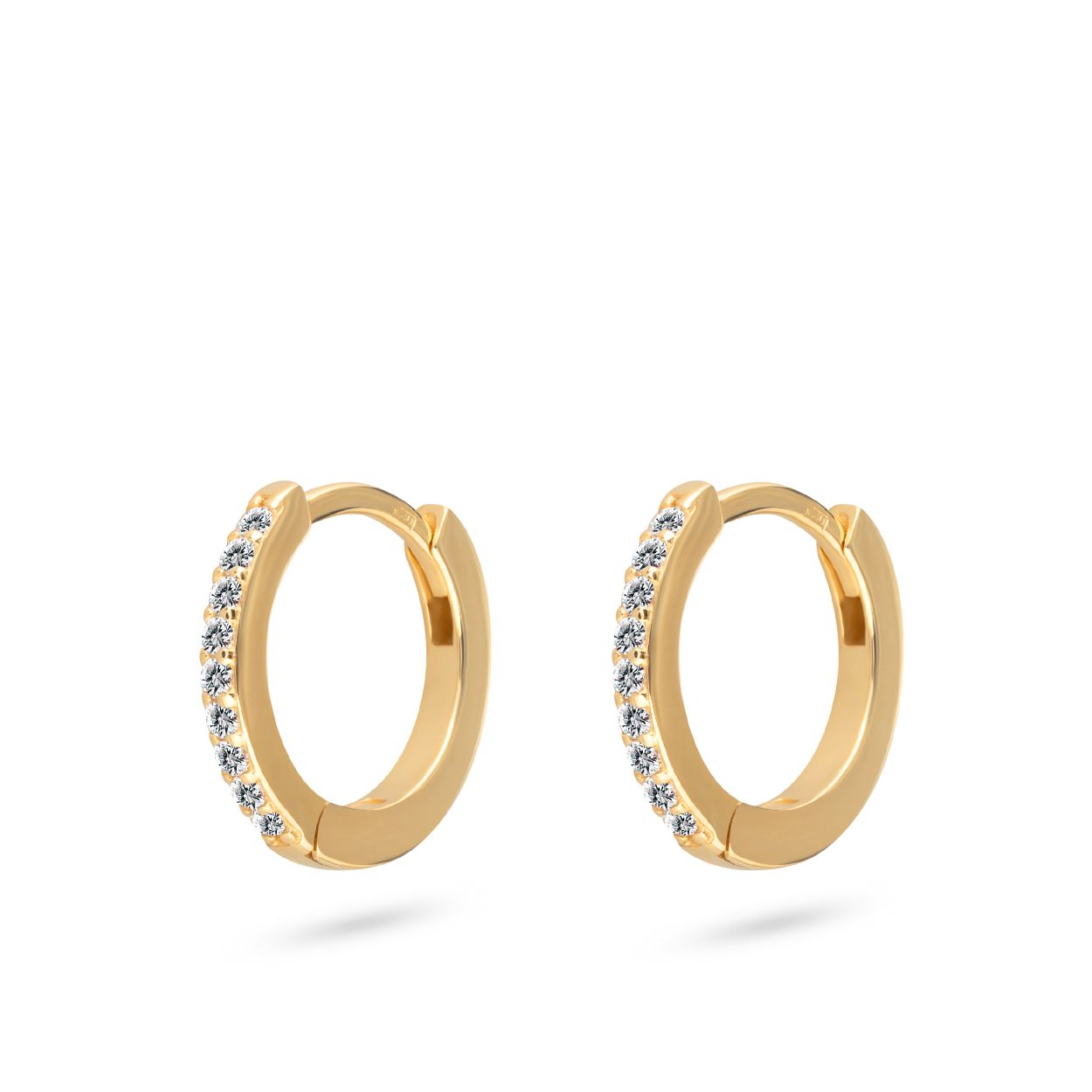 Dit zijn creolen van het merk Swing Jewels. De kleur van het sieraad is geelgoud. Dit sieraad bevat de edelsteen: zirconia. De kleur van deze edelsteen is: wit.