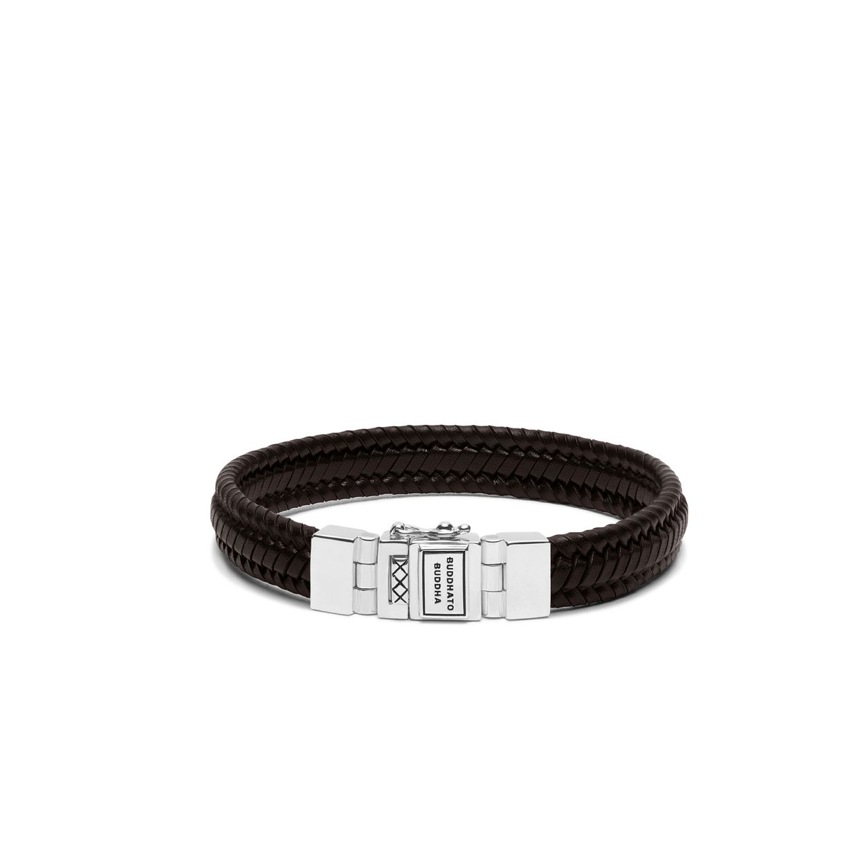 De Edwin familie is een van de meest populaire collecties van Buddha to Buddha. De Edwin familie is gedetailleerd met een stoere uitstraling. De Edwin Small Leer Bruin is een verfijnde, mannelijke essential om elke dag te dragen! Deze armband is perfect om te mengen met je zilveren sieraden of gewoon om ze te dragen naast je horloge of alleen. De armband is handgemaakt van hoogwaardig leer met de iconische en tijdloze sterling zilveren sluiting die je van Buddha tot Buddha gewend bent. Deze lederen armband is smaller dan de Edwin leer armband.
