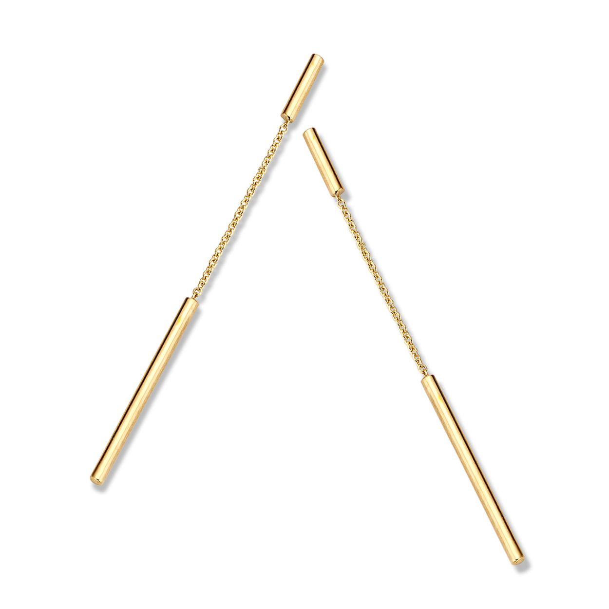 Geelgouden oorbellen met lange hangers.�Deze oorstekers worden geleverd met 14 karaat�poussettes.
