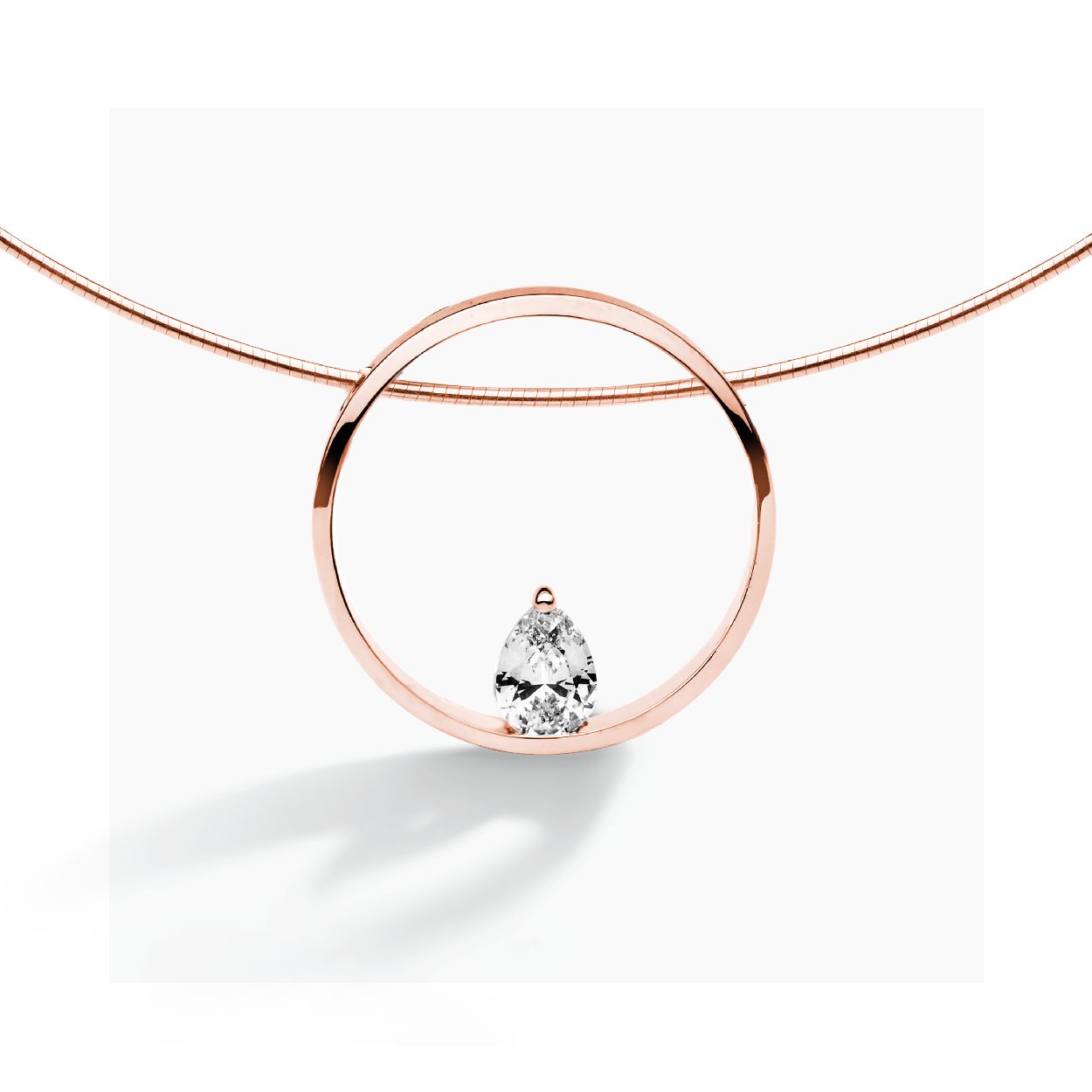 Dit is een collier van het merk FJF Jewellery. De kleur van het sieraad is roségoud. Dit sieraad bevat de edelsteen: zirconia van swarovski. De kleur van deze edelsteen is: transparant