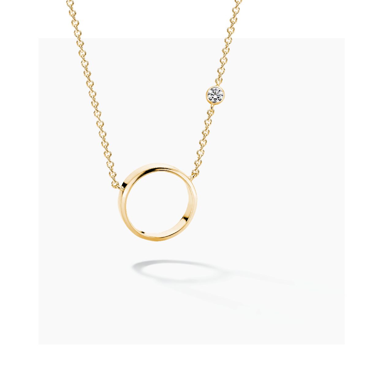 Dit is een collier van het merk FJF Jewellery. De kleur van het sieraad is geelgoud. Dit sieraad bevat de edelsteen: zirconia van swarovski. De kleur van deze edelsteen is: wit.