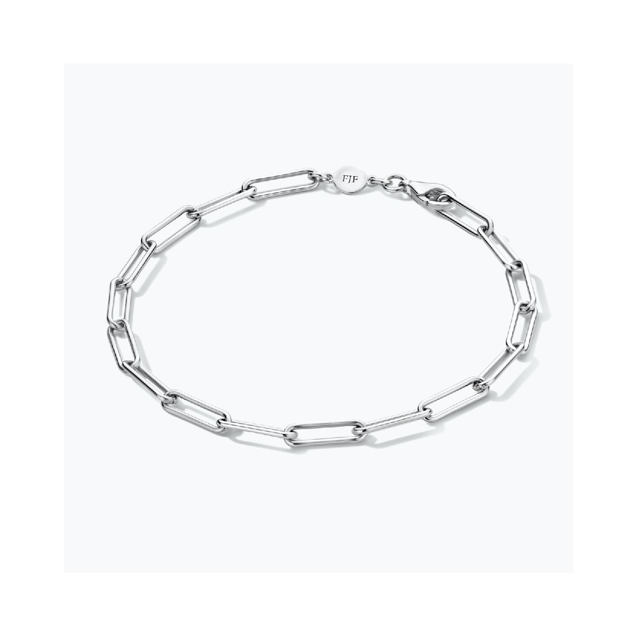 Dit is een armband van het merk FJF Jewellery. De kleur van het sieraad is zilver.
