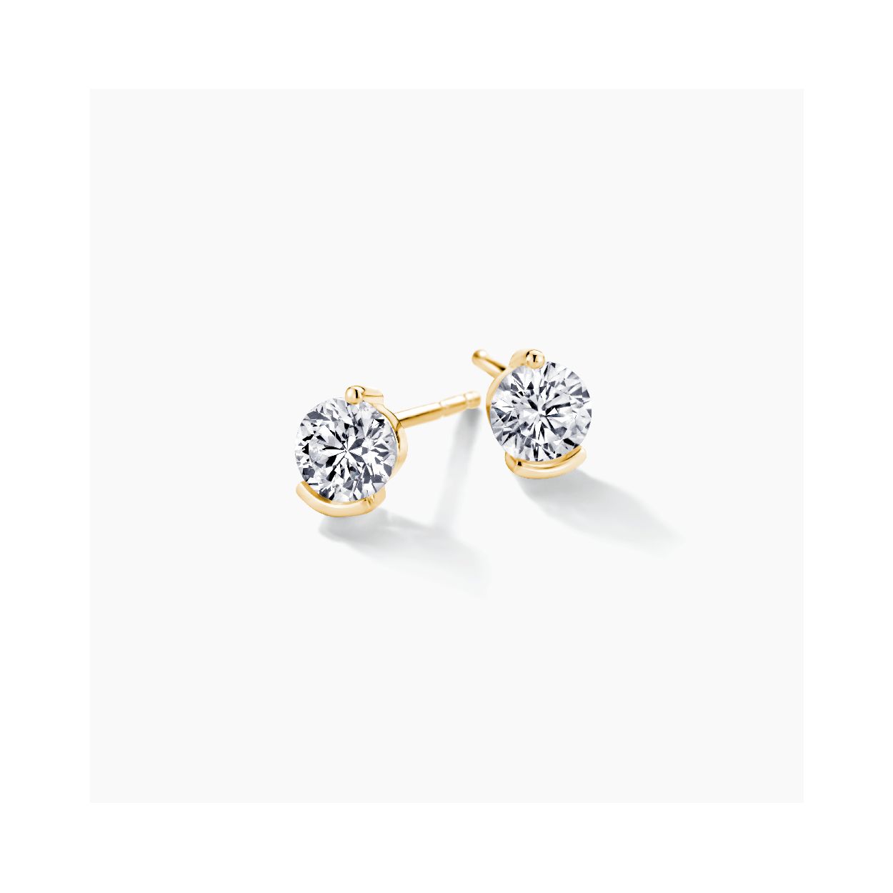 Dit zijn creolen van het merk FJF Jewellery. De kleur van de creolen is geelgoud. Dit sieraad bevat de edelsteen: zirconia van swarovski. De kleur van deze edelsteen is: wit.