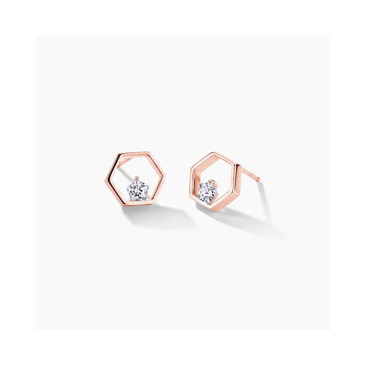 Dit zijn creolen van het merk FJF Jewellery. De kleur van de creolen is rosegoud. Dit sieraad bevat de edelsteen: zirconia van swarovski. De kleur van deze edelsteen is: wit.
plating 18K gold
