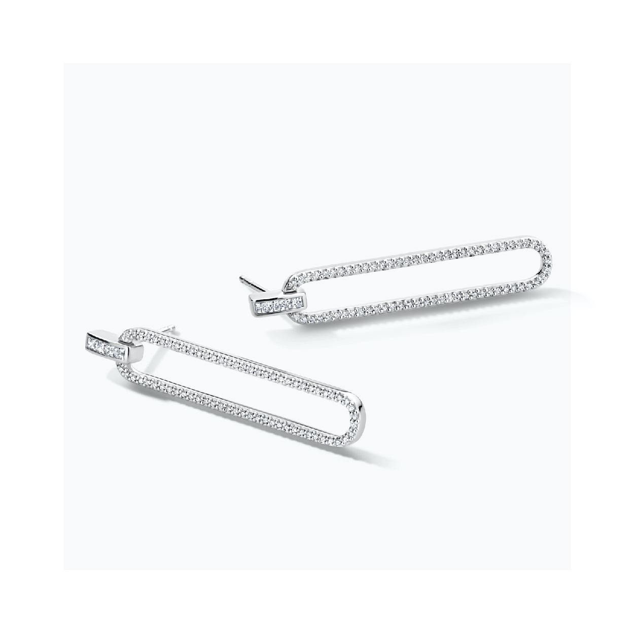Dit zijn creolen van het merk FJF Jewellery. De kleur van de creolen is zilver. Dit sieraad bevat de edelsteen: zirconia van swarovski. De kleur van deze edelsteen is: wit.
