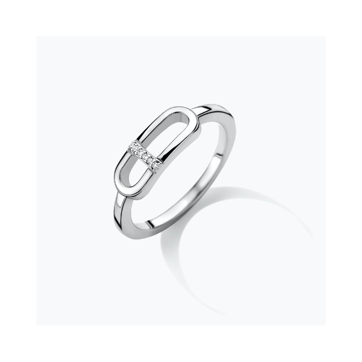 Een ring van het merk FJF Jewellery. De kleur van het sieraad is zilver. Dit sieraad bevat de edelsteen: zirconia van swarovski. De kleur van deze edelsteen is: wit.