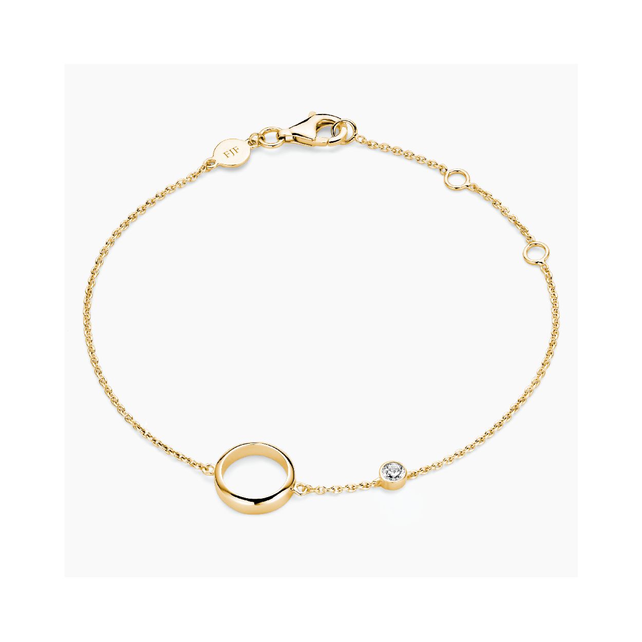 Dit is een armband van het merk FJF Jewellery. De kleur van het sieraad is geelgoud. Dit sieraad bevat de edelsteen: zirconia van swarovski. De kleur van deze edelsteen is: wit.