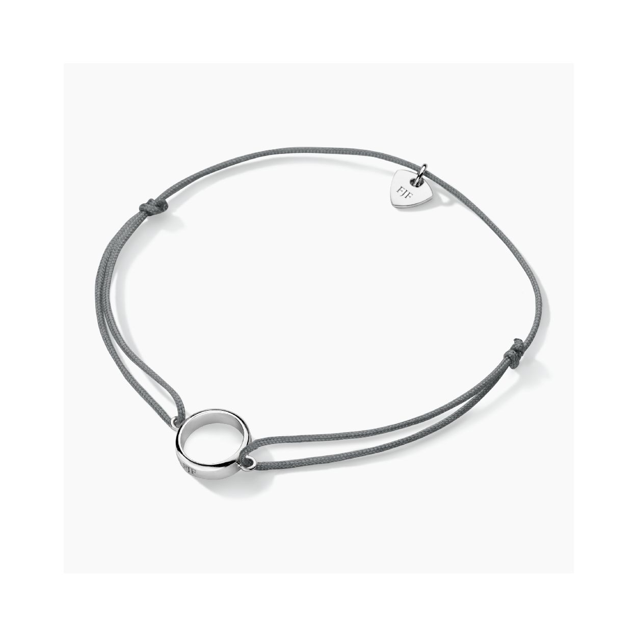 Een armband van het merk FJF Jewellery. De kleur van het sieraad is zilver.