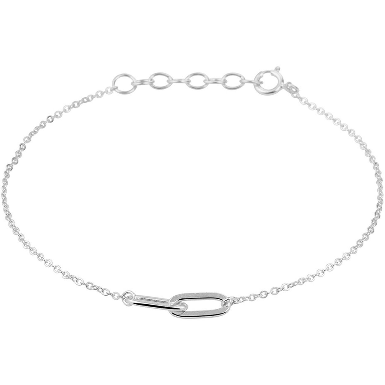 Gerhodineerd 925 zilveren armband uitgevoerd met twee schakels. De armband heeft een draaglengte van 16.5cm met een extensie van 2cm. De schakels hebben een breedte van 4mm.