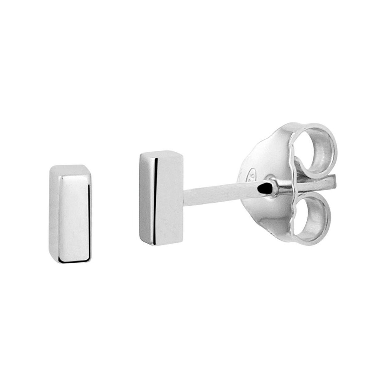 Gerhodineerd 925 zilveren oorknoppen in de vorm van een balkje. De oorknoppen hebben een afmeting van 5x2mm.