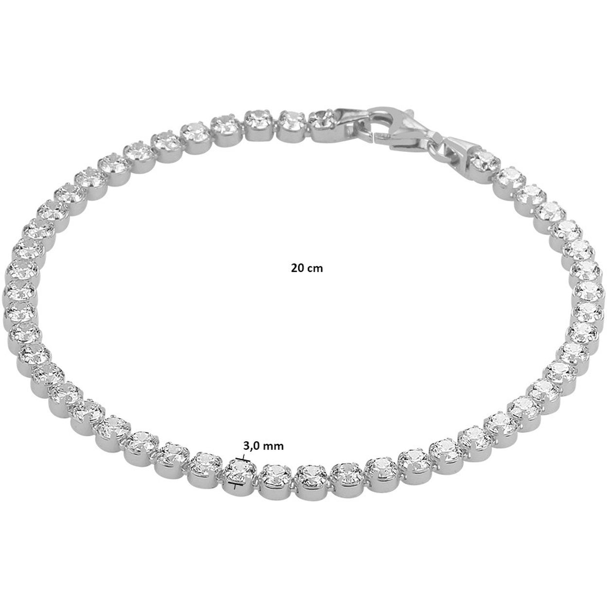 Gerhodineerd 925 zilveren tennisarmband uitgevoerd met een schitterende zirkonia rij en een stevige karabijn sluiting. De armband heeft een draaglengte van 20cm en een breedte van 3mm.