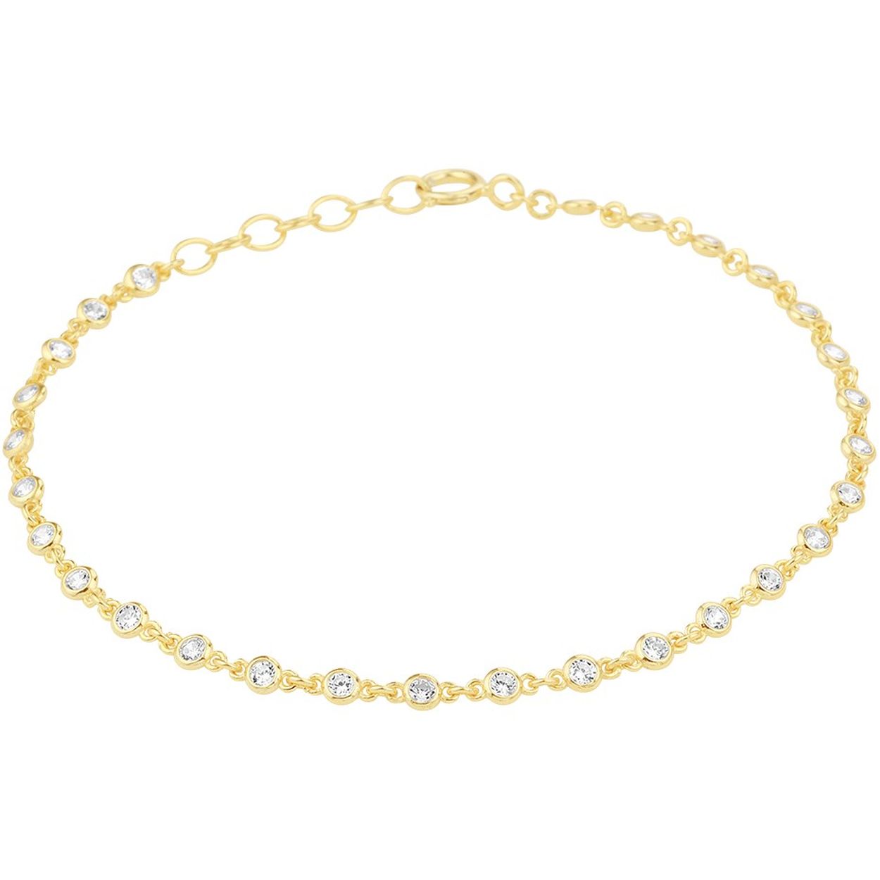 Geelgoud op 925 zilveren armband uitgevoerd met een schitterende zirkonia rij. De armband heeft een draaglengte van 16.5cm met een extensie van 2cm en een breedte van 3mm.